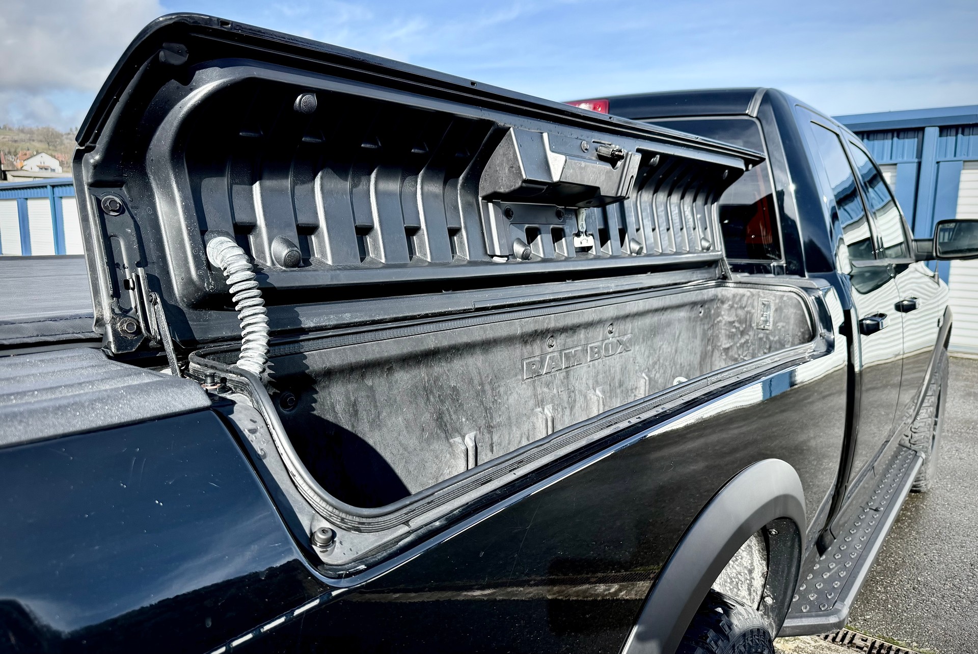 DODGE 1500 Sport Quad Cab Rambox-image-11