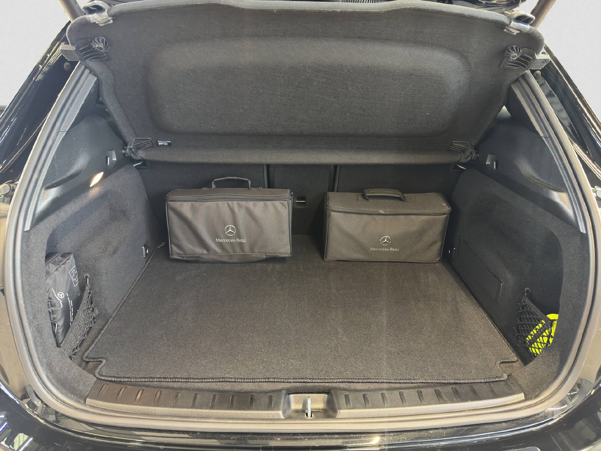 MERCEDES-BENZ EQA 250 Electric Art Line-image-13