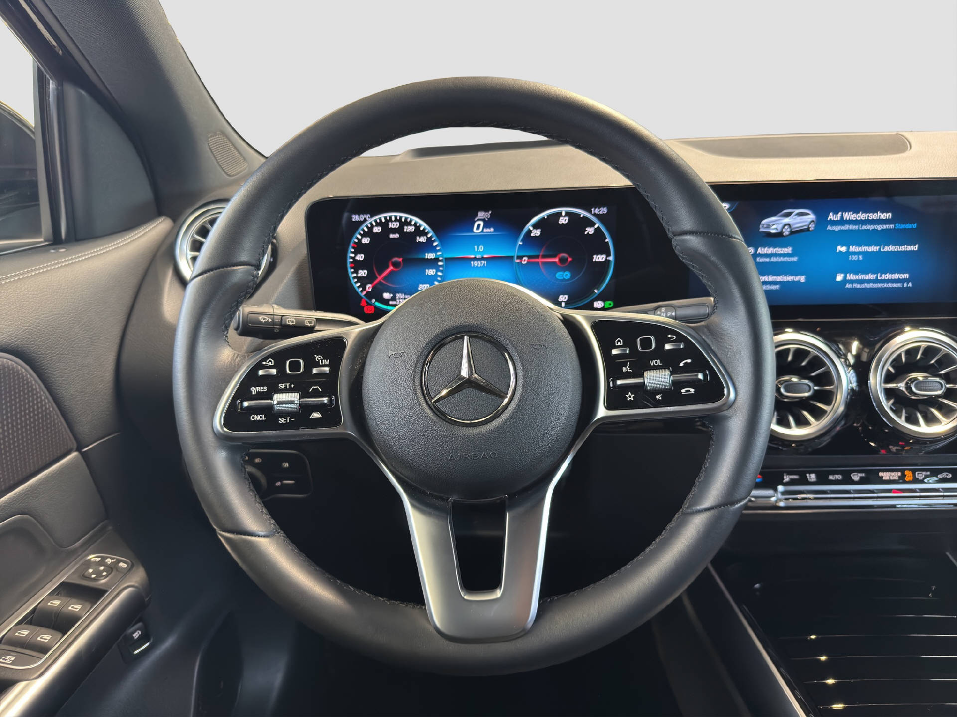 MERCEDES-BENZ EQA 250 Electric Art Line-image-7