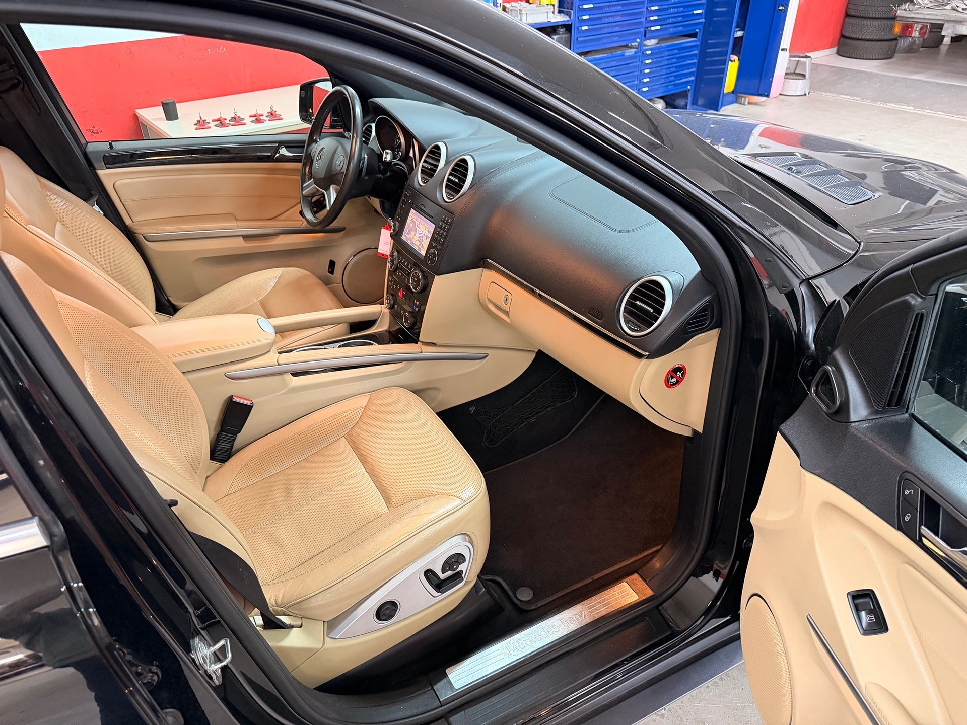MERCEDES-BENZ GL 350 BlueTEC 4Matic 7G-TRONIC 7-SITZ-image-8