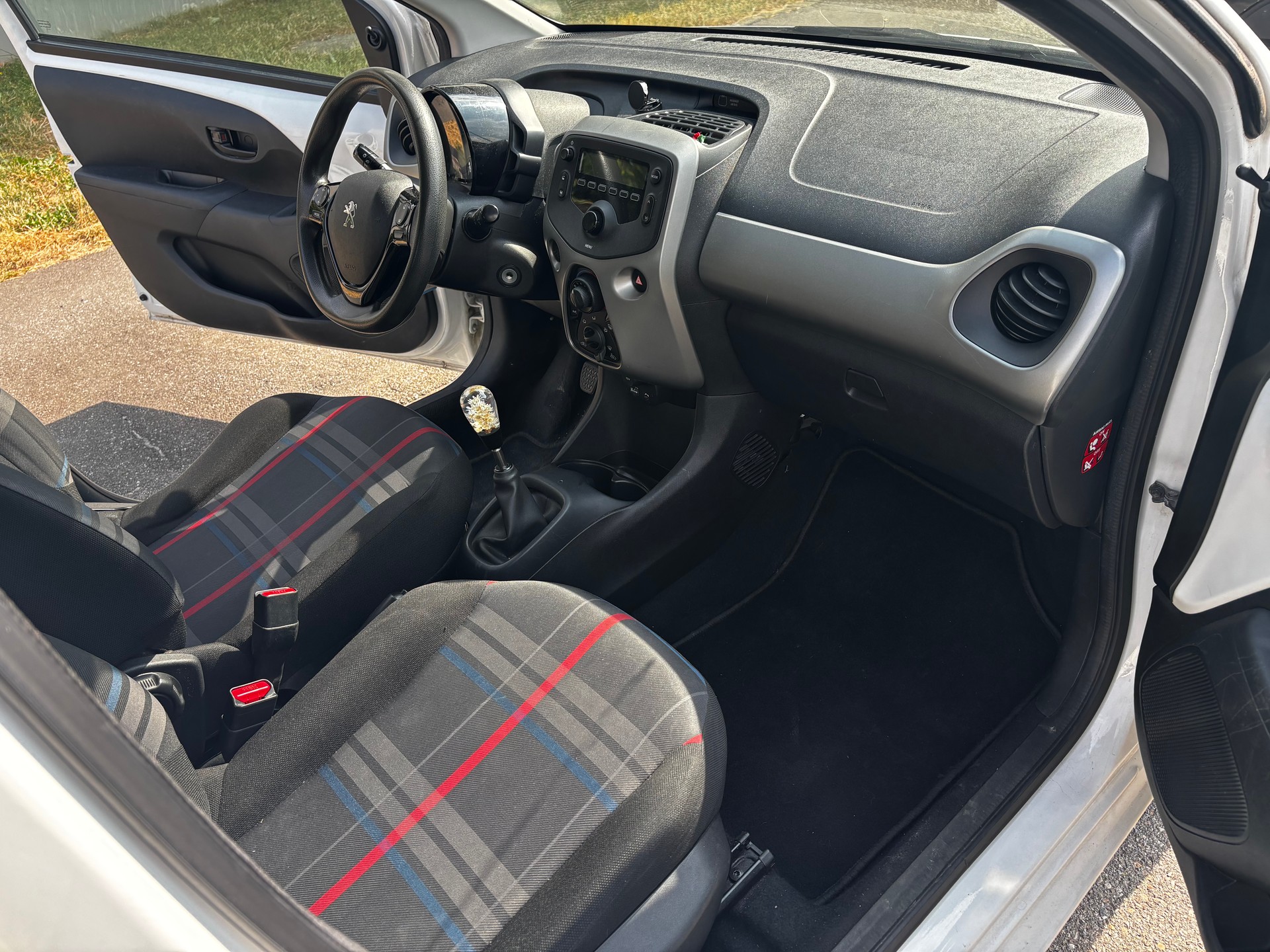 PEUGEOT 108 1.0 VTi Active-image-13