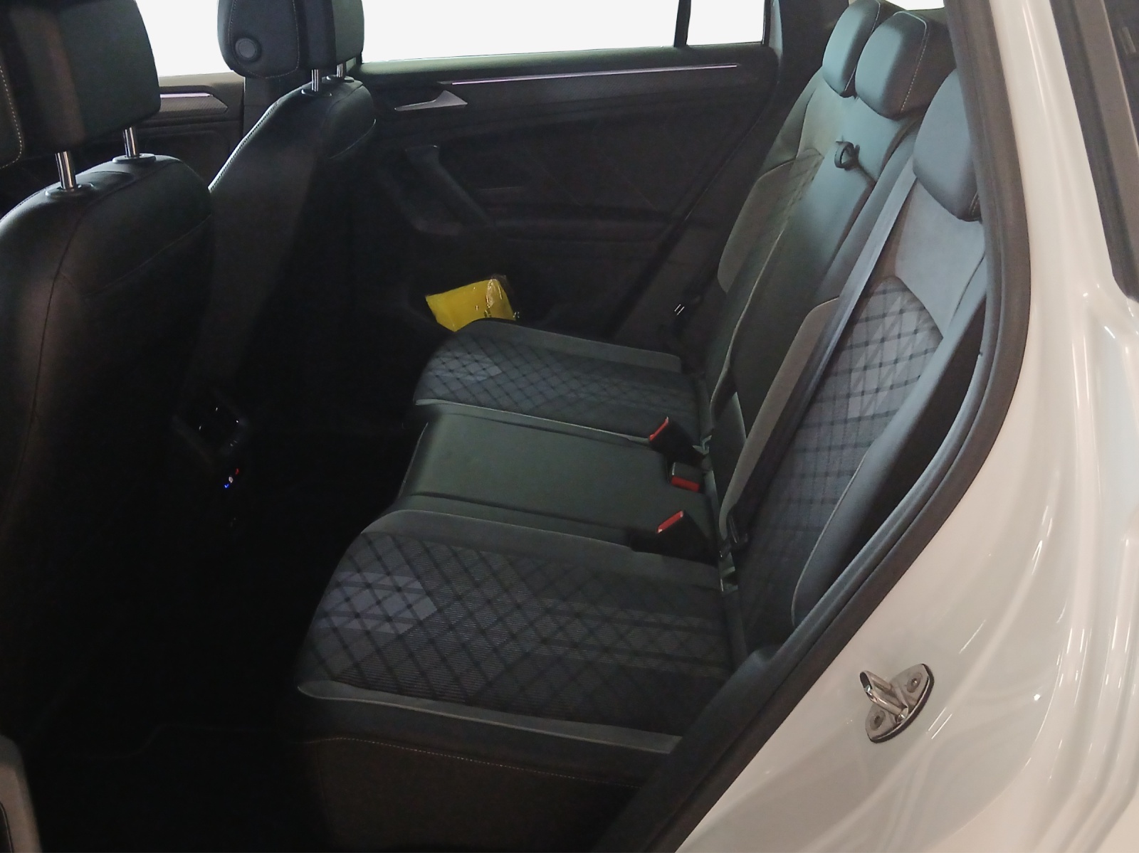 VW Tiguan 2.0TSI R-Line 4Motion DSG-image-11