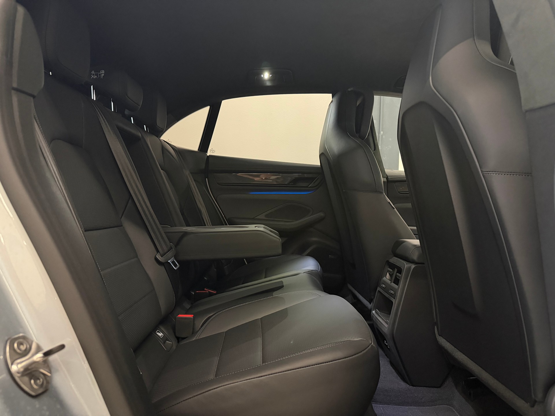 PORSCHE Macan Turbo 100kWh-image-27