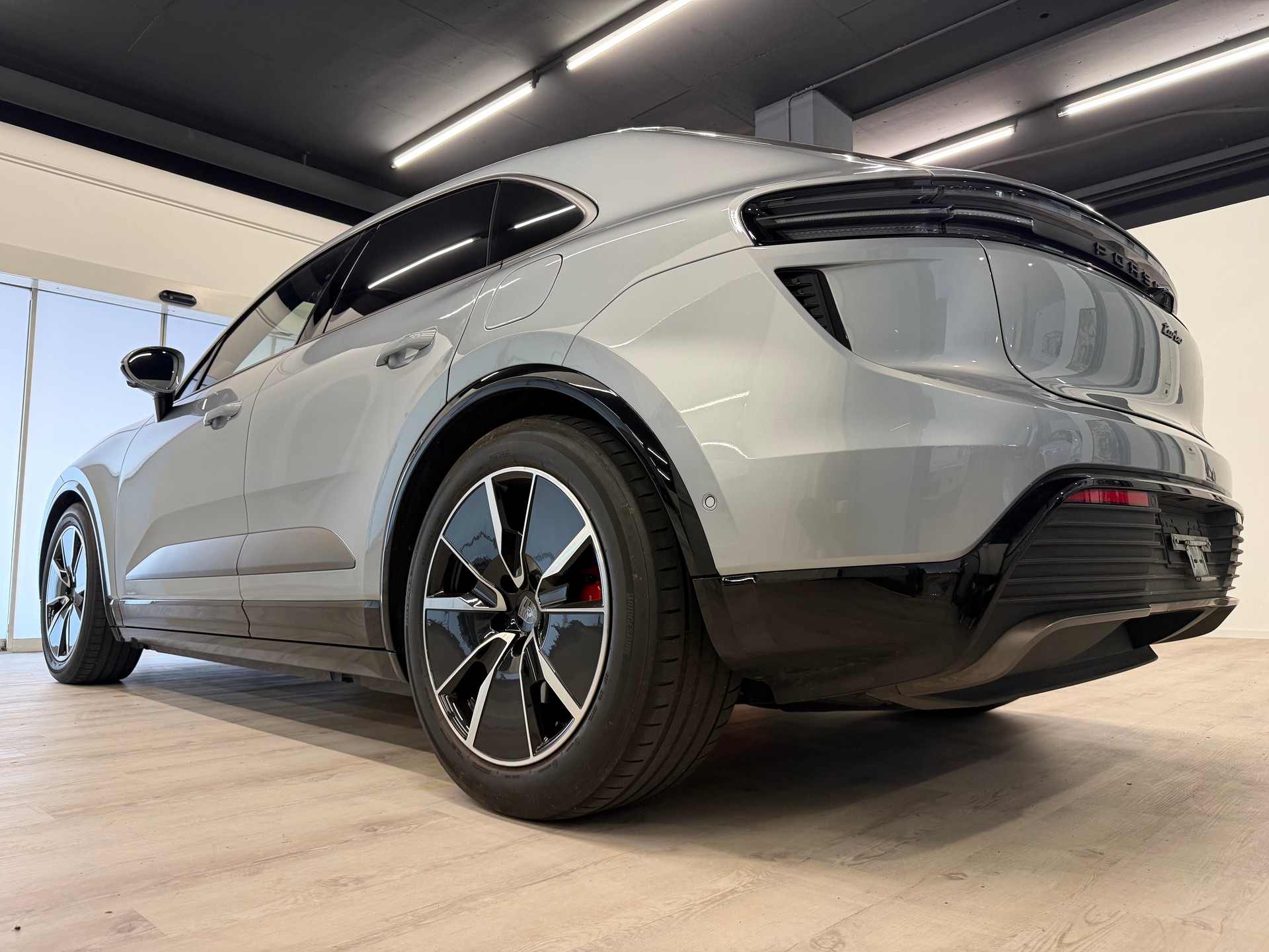 PORSCHE Macan Turbo 100kWh-image-19