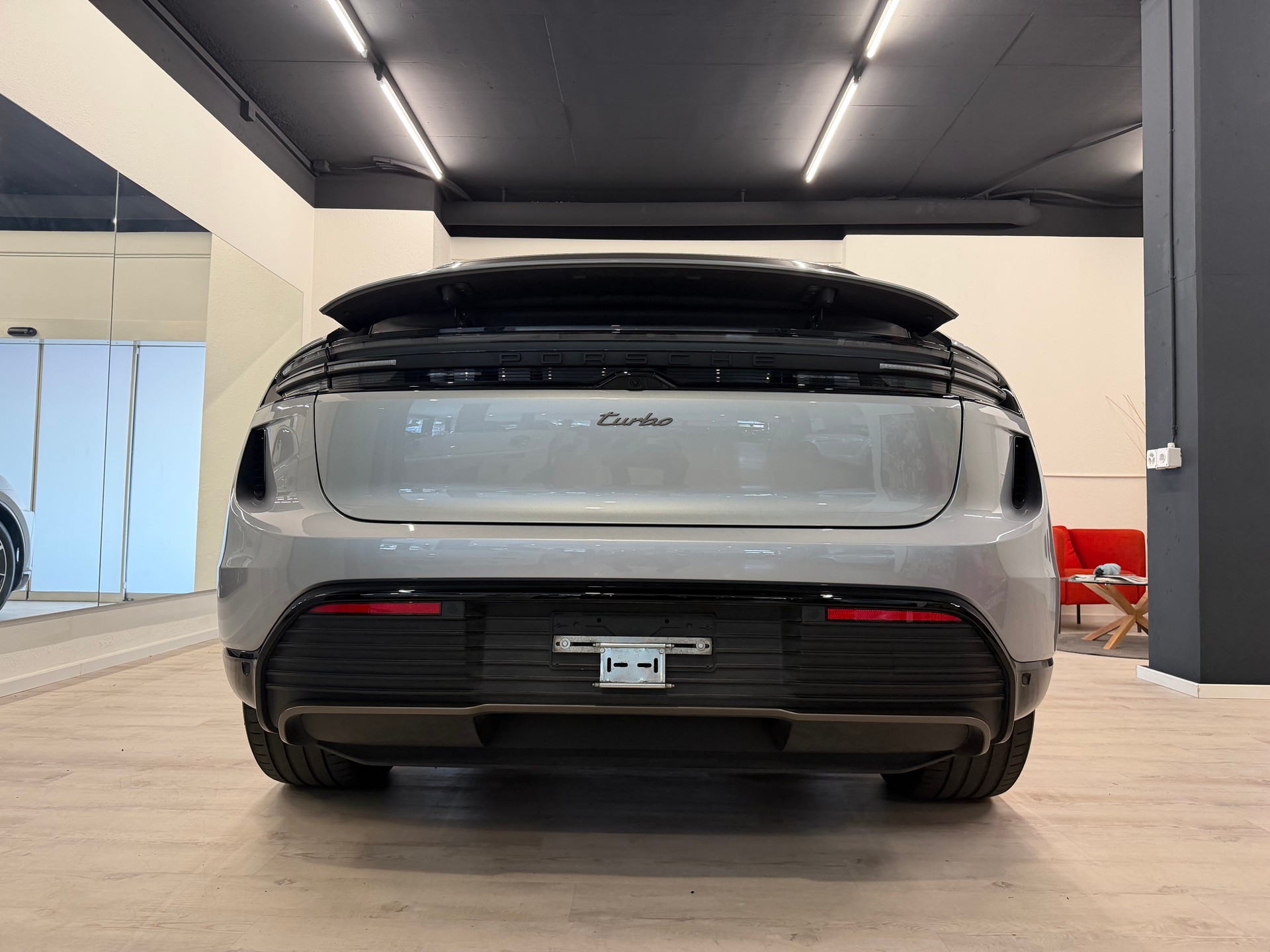 PORSCHE Macan Turbo 100kWh-image-11