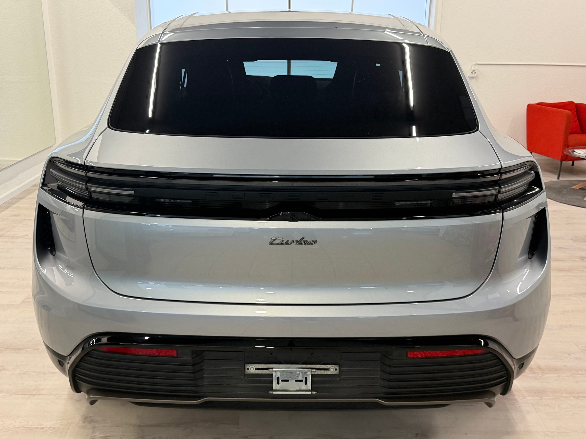 PORSCHE Macan Turbo 100kWh-image-13