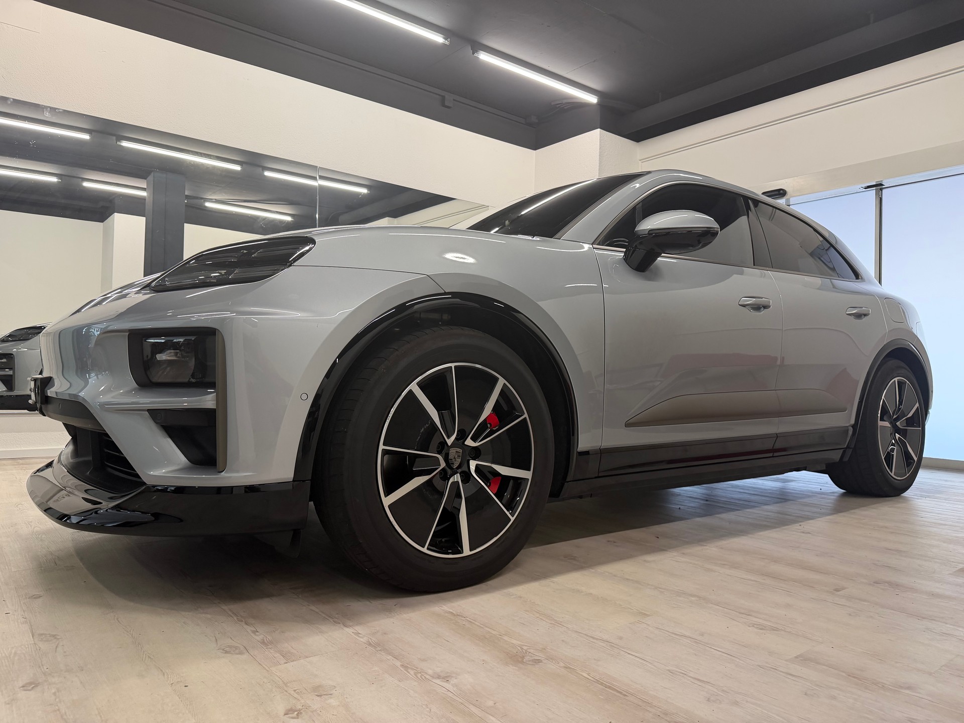 PORSCHE Macan Turbo 100kWh-image-3