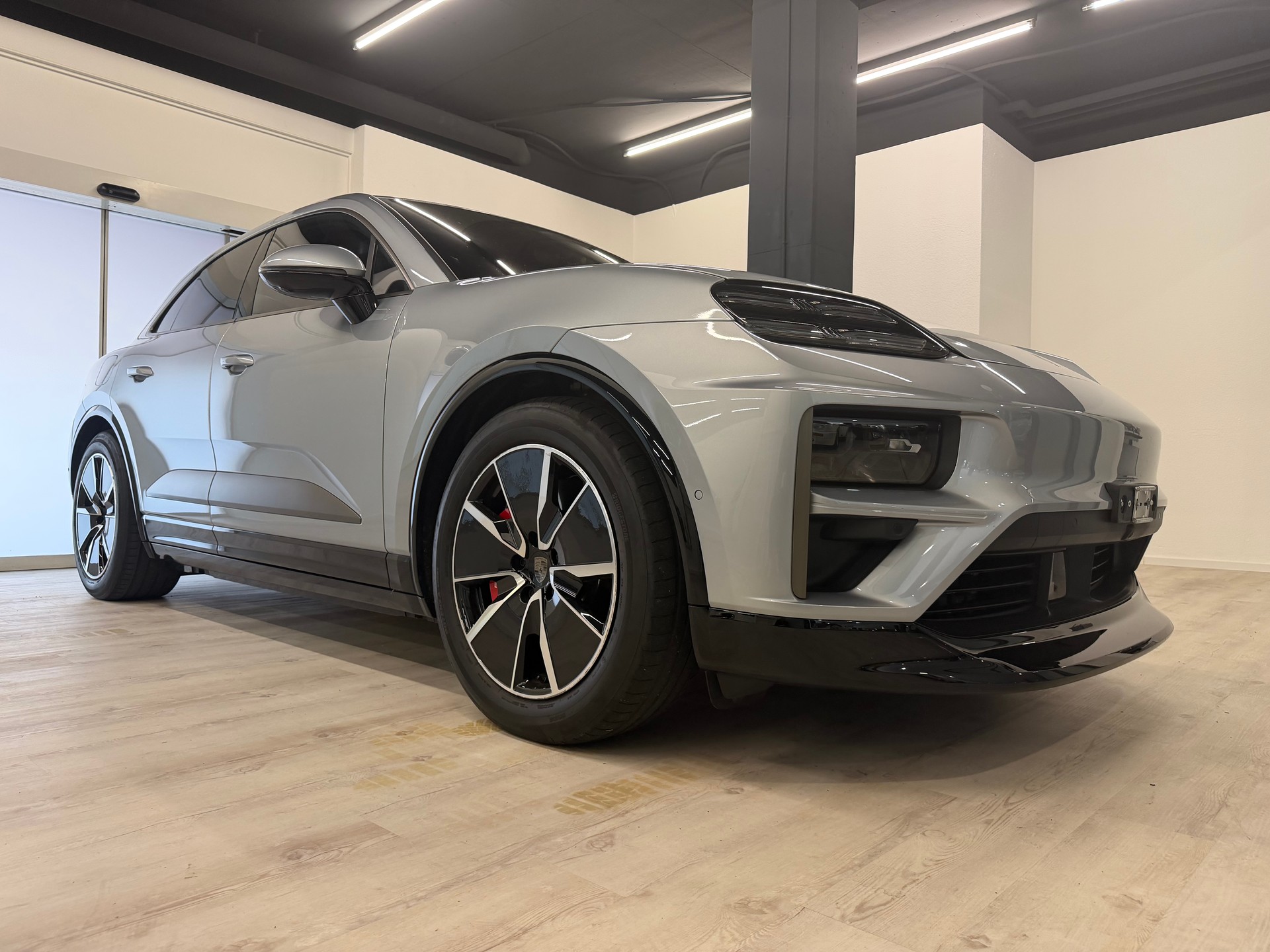 PORSCHE Macan Turbo 100kWh-image-5