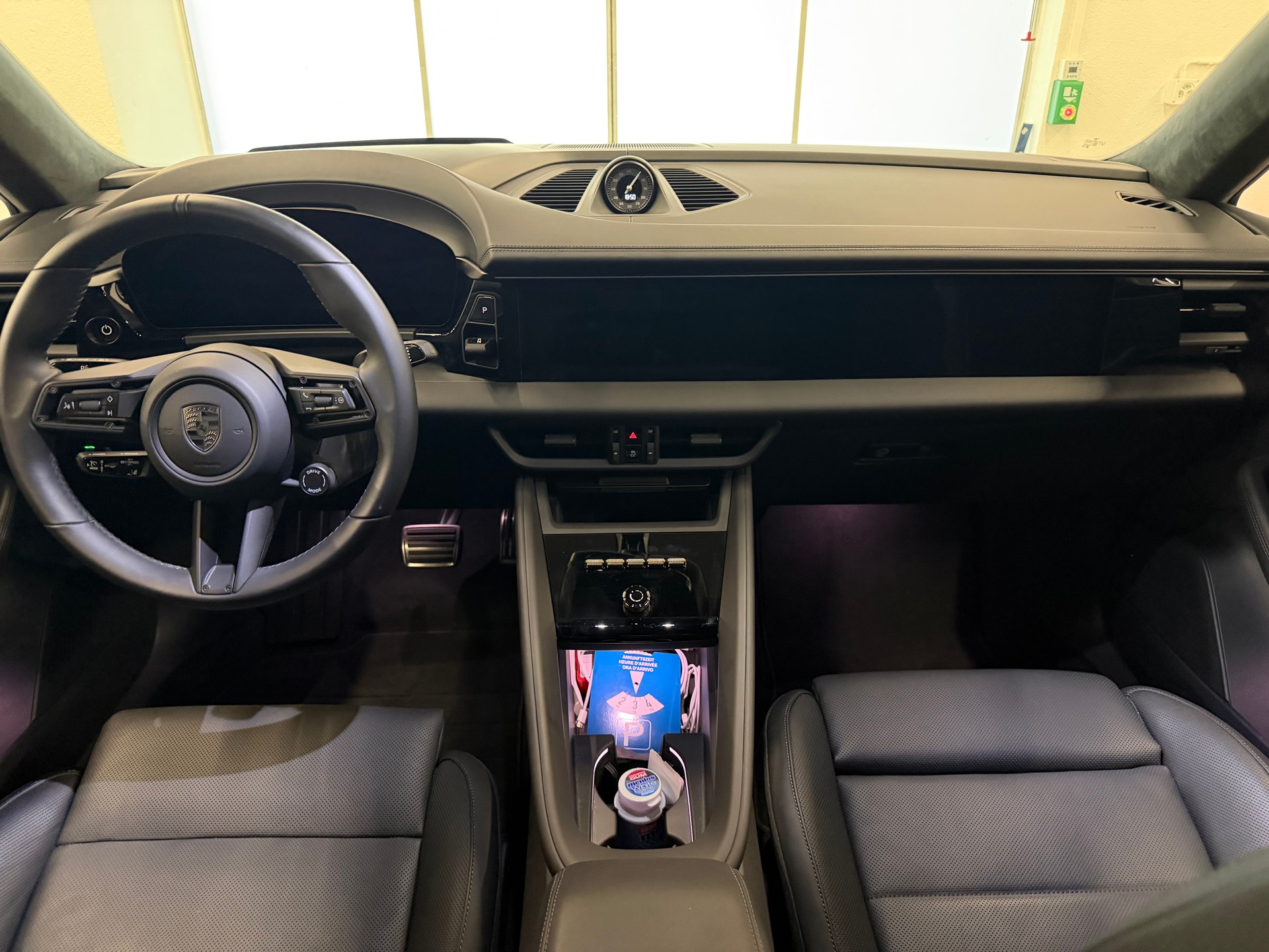 PORSCHE Macan Turbo 100kWh-image-23