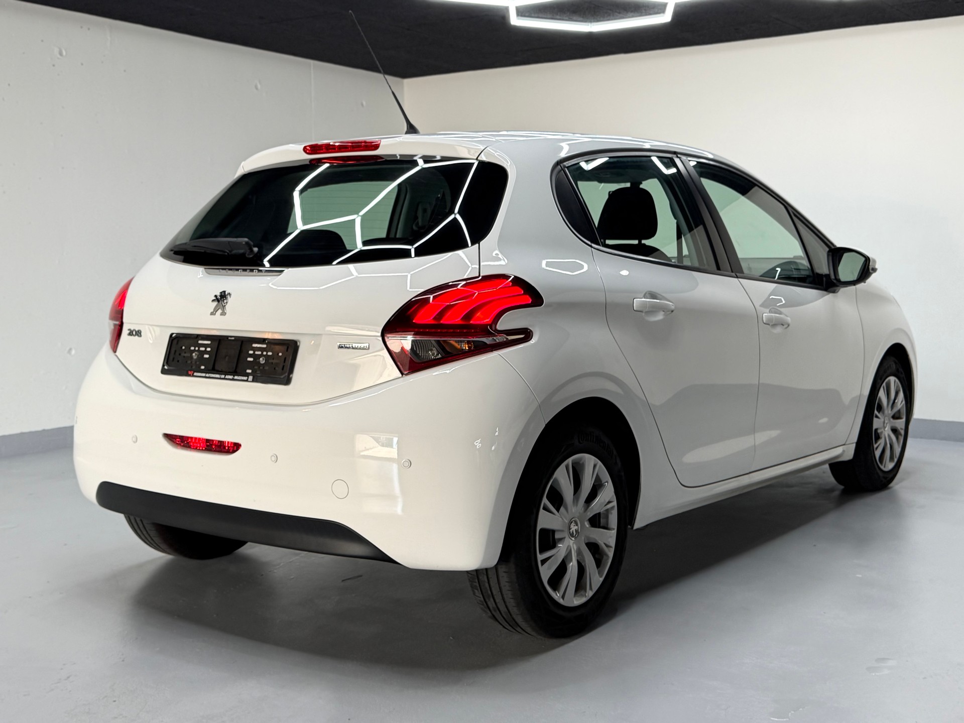 PEUGEOT 208 1.2 PureTech Style EAT6-image-3