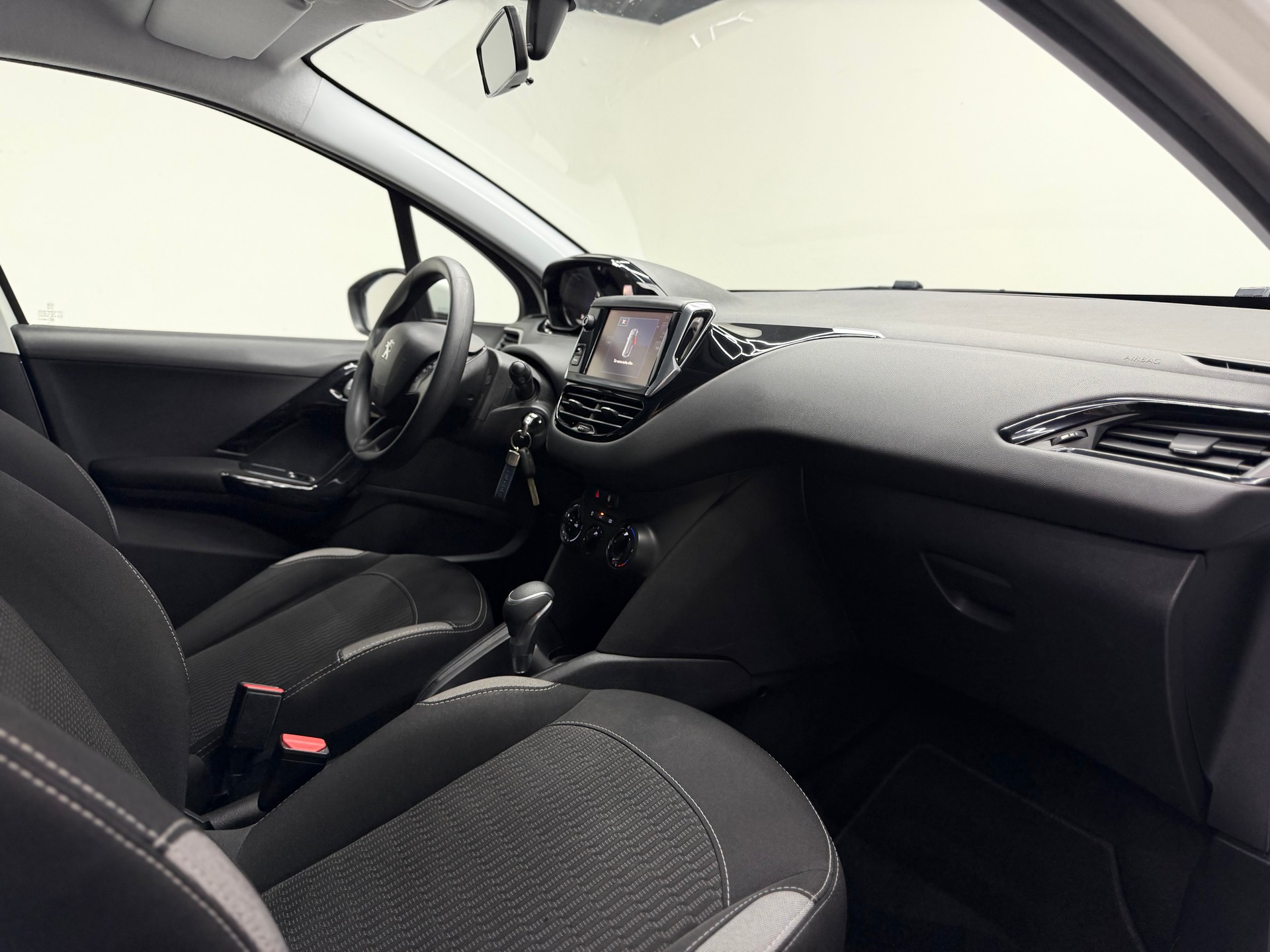 PEUGEOT 208 1.2 PureTech Style EAT6-image-10