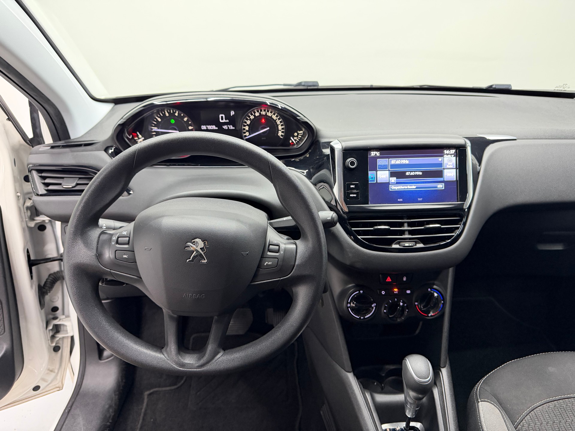 PEUGEOT 208 1.2 PureTech Style EAT6-image-13