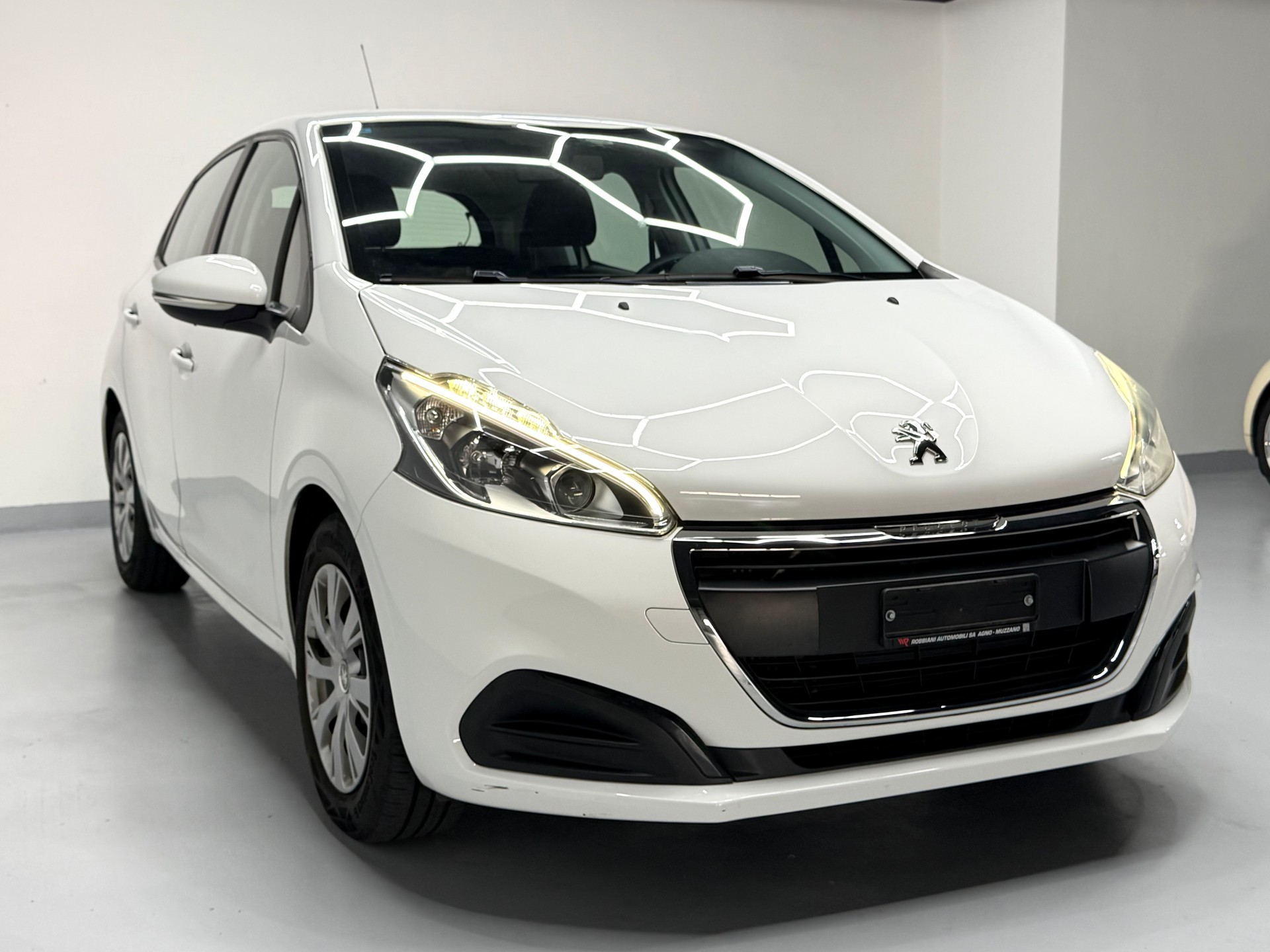 PEUGEOT 208 1.2 PureTech Style EAT6-image-2