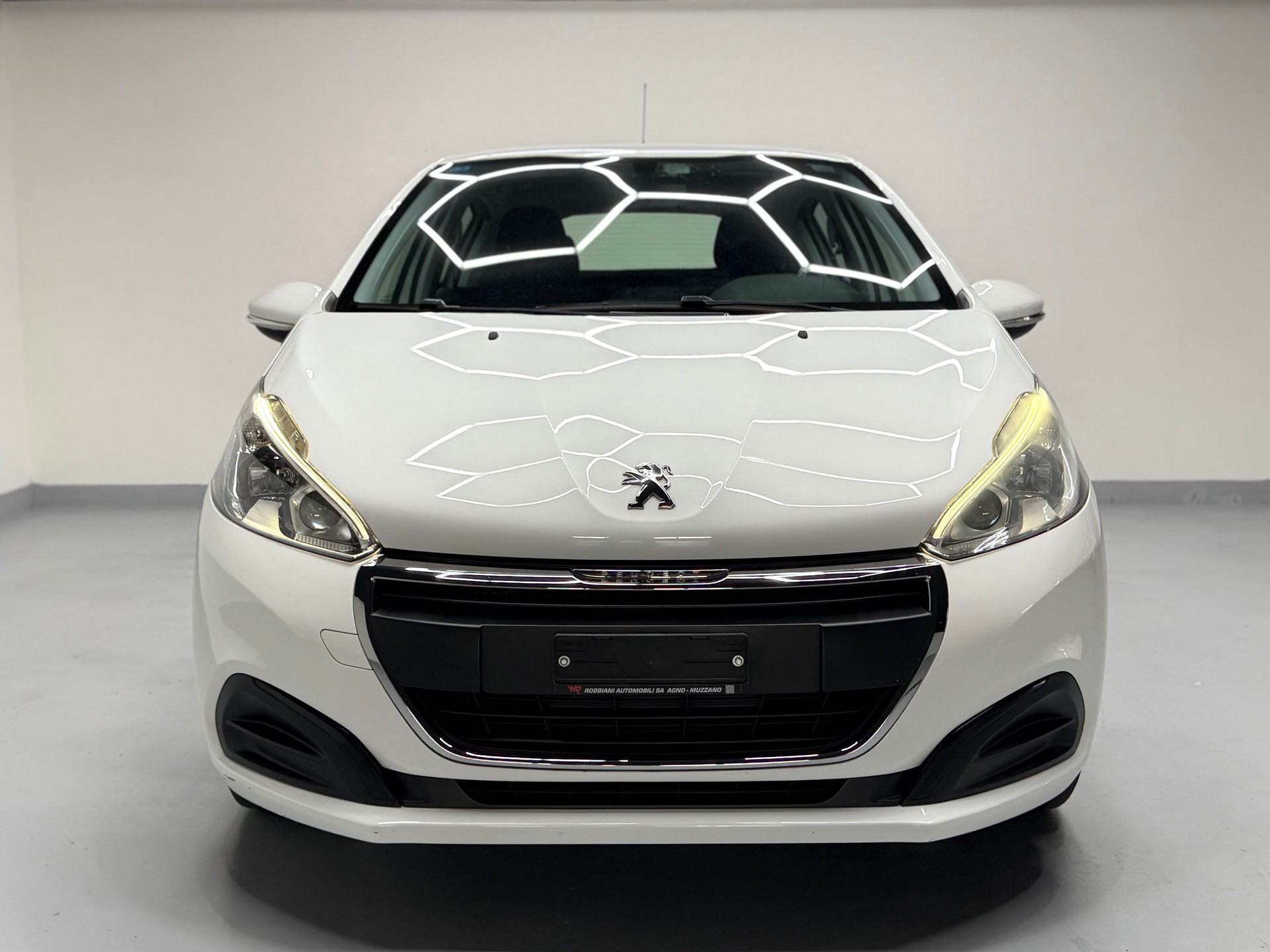 PEUGEOT 208 1.2 PureTech Style EAT6-image-1