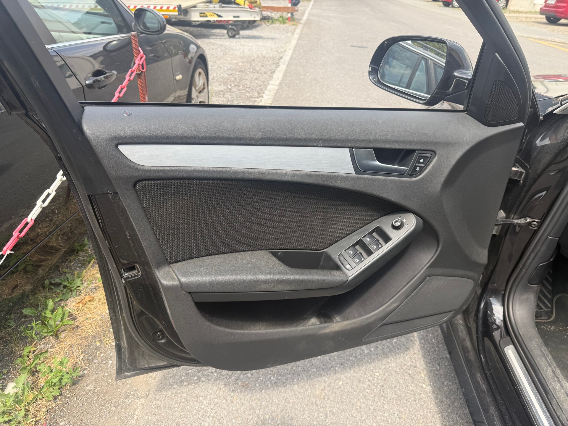 AUDI A4 Avant 2.0 TDI quattro-image-10