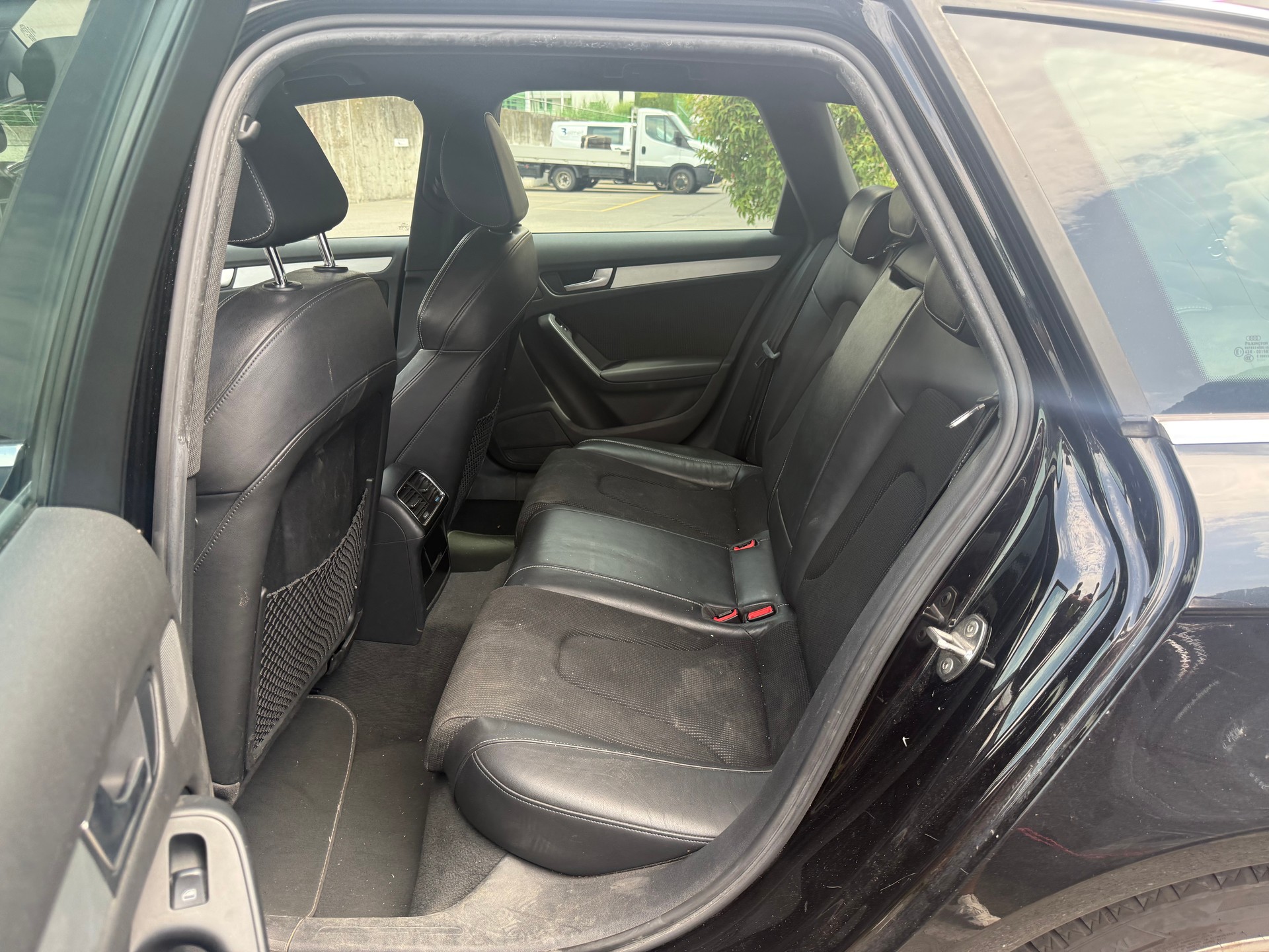 AUDI A4 Avant 2.0 TDI quattro-image-4