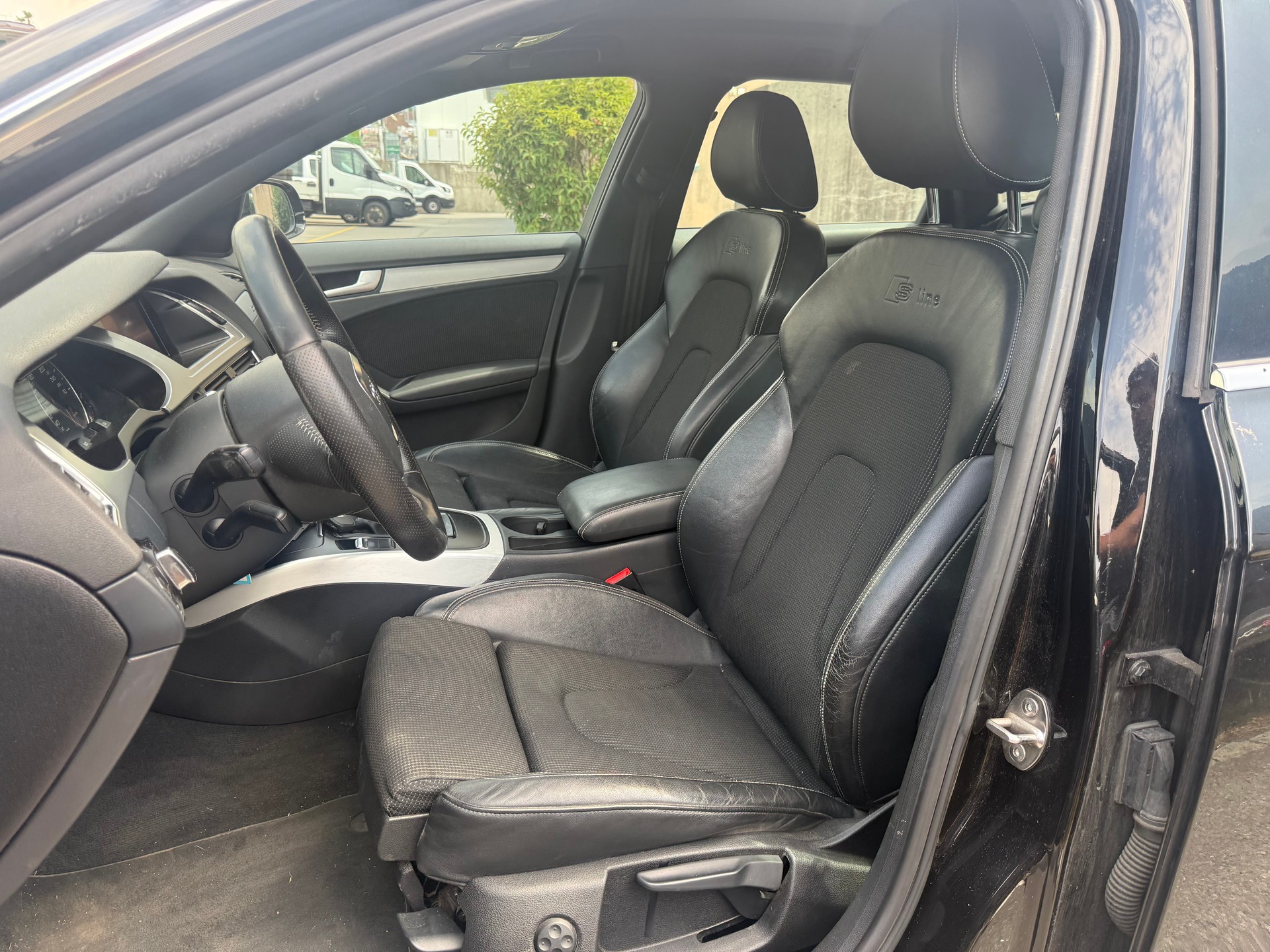AUDI A4 Avant 2.0 TDI quattro-image-5