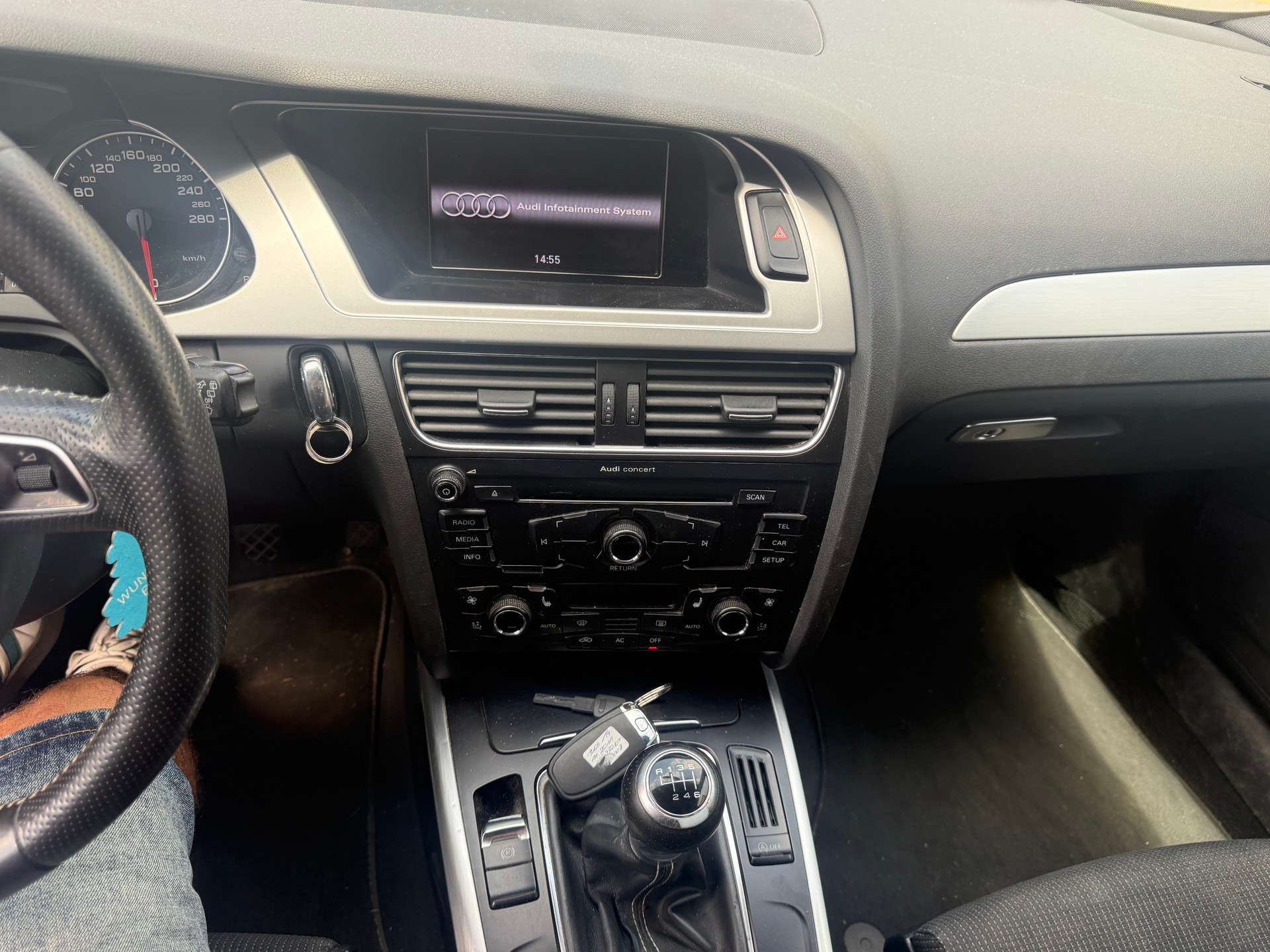 AUDI A4 Avant 2.0 TDI quattro-image-7