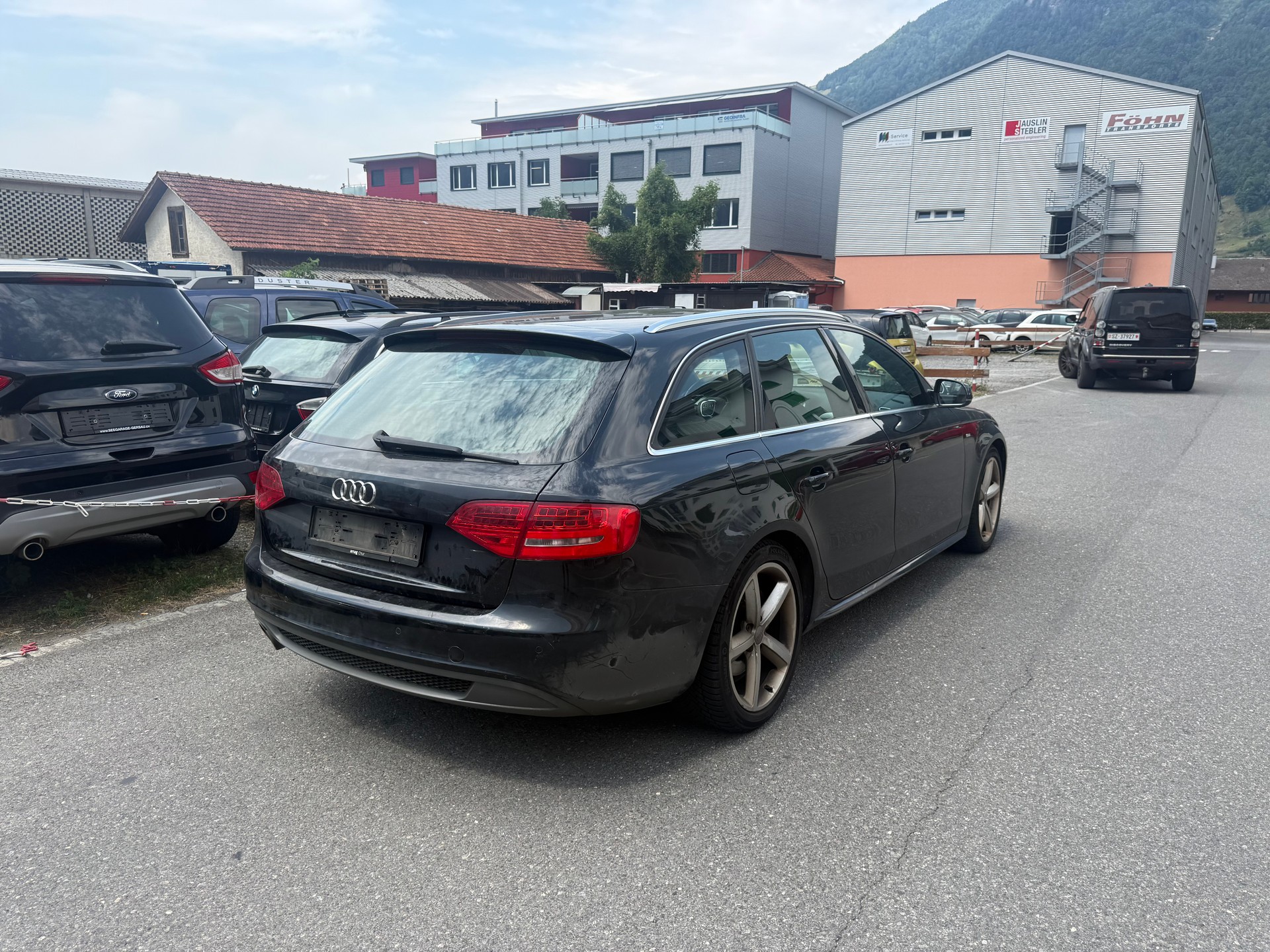 AUDI A4 Avant 2.0 TDI quattro-showroom-element-3