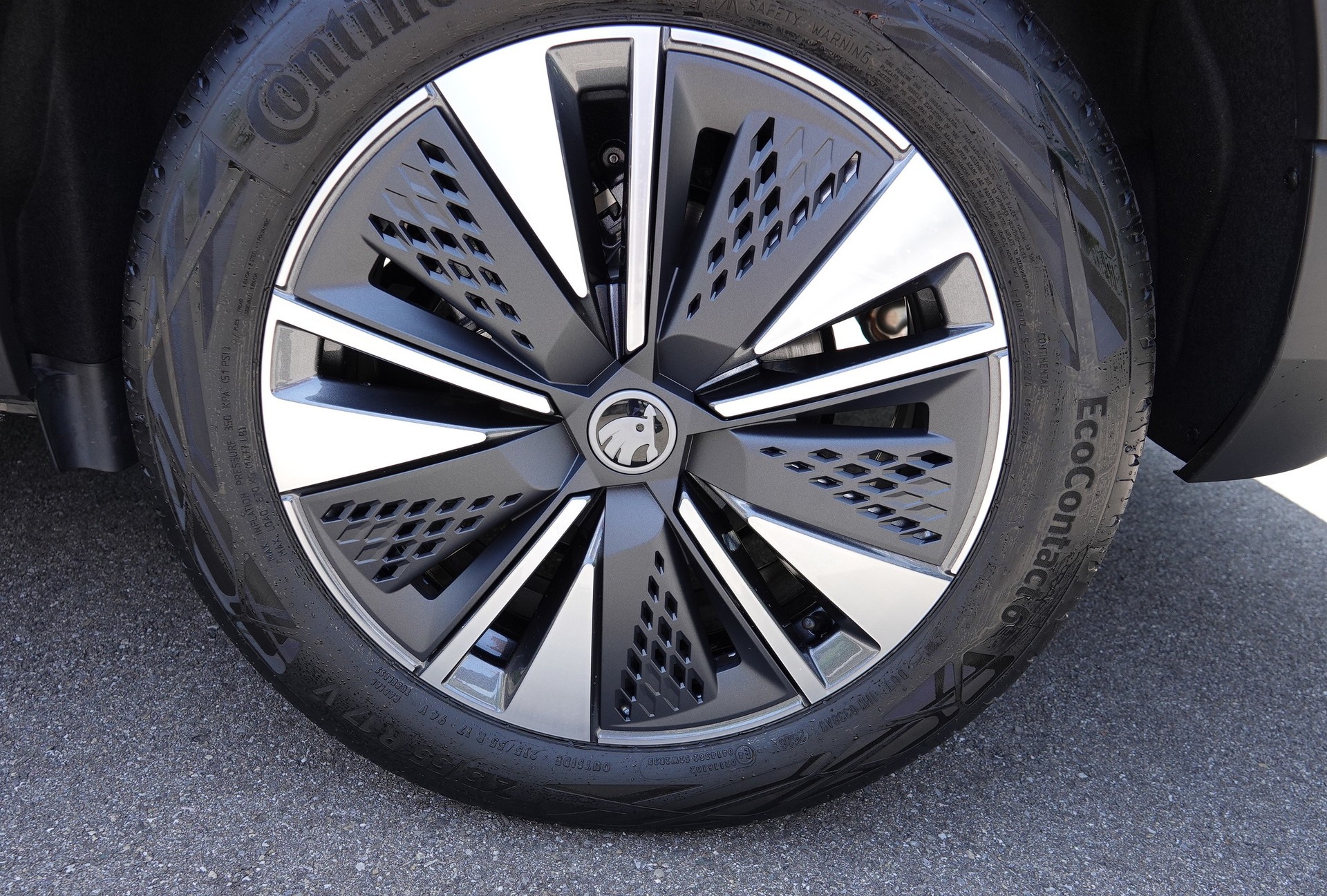 SKODA Karoq 1.5 TSI Dynamic DSG-image-17