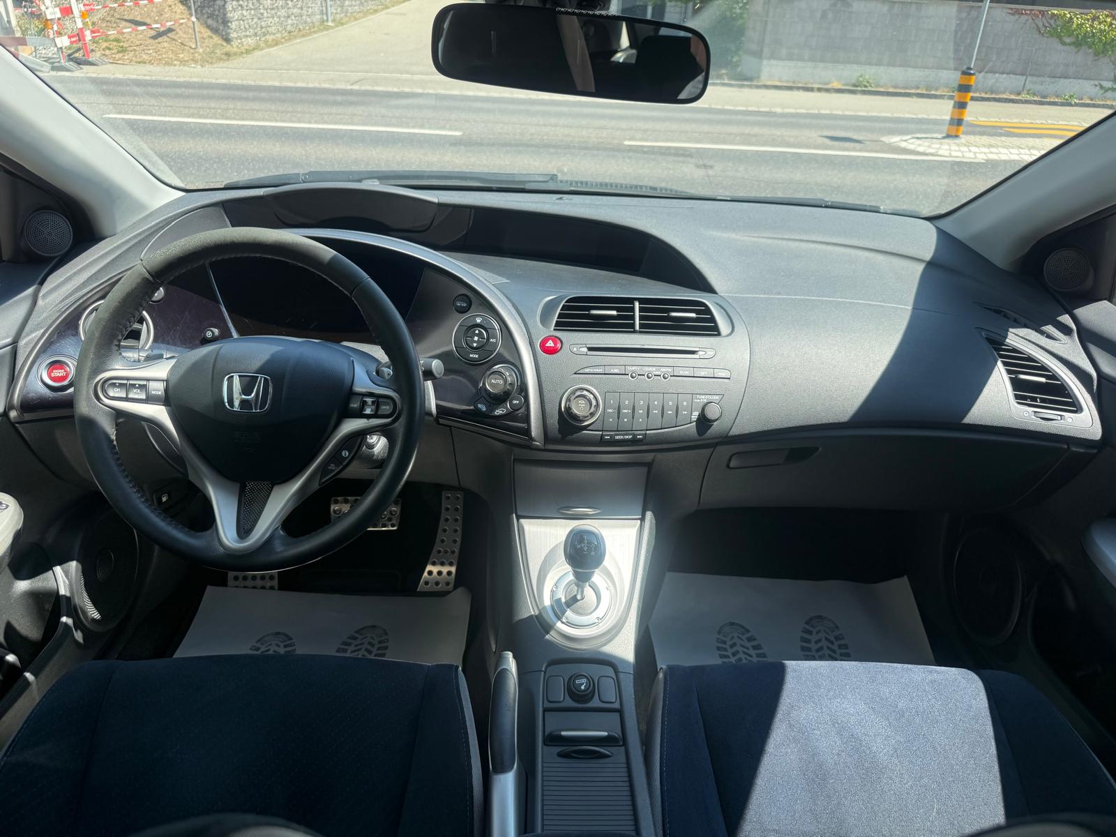 HONDA Civic 1.8i Sport-image-11