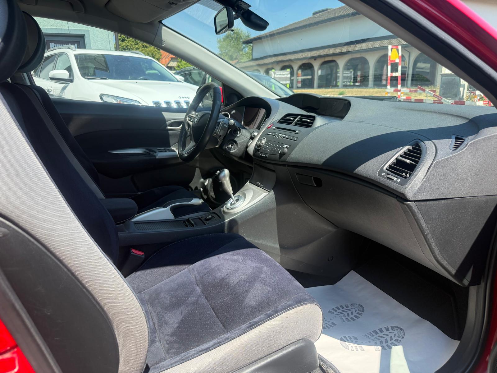 HONDA Civic 1.8i Sport-image-10