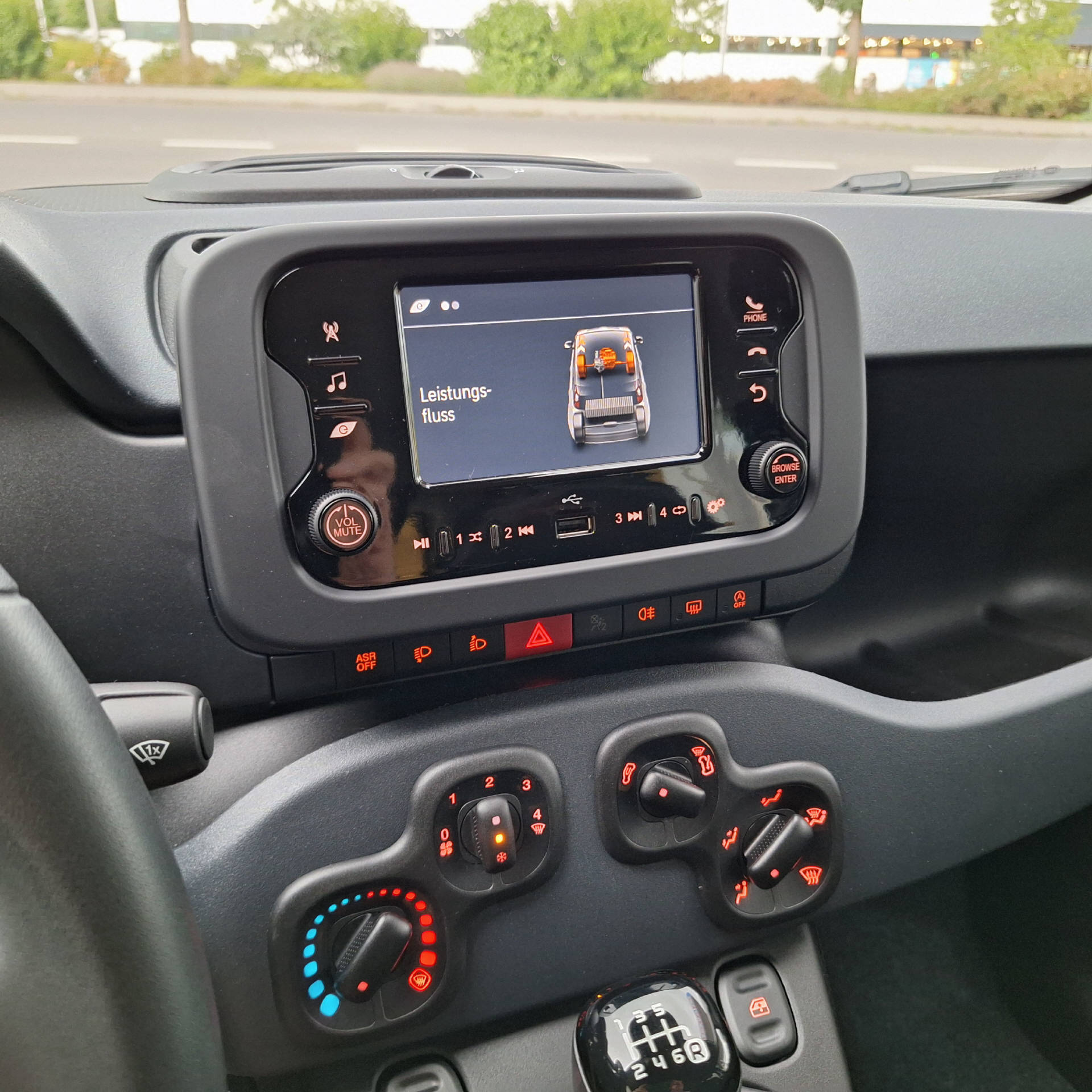 FIAT Panda 1.0 Hybrid City Life-image-12
