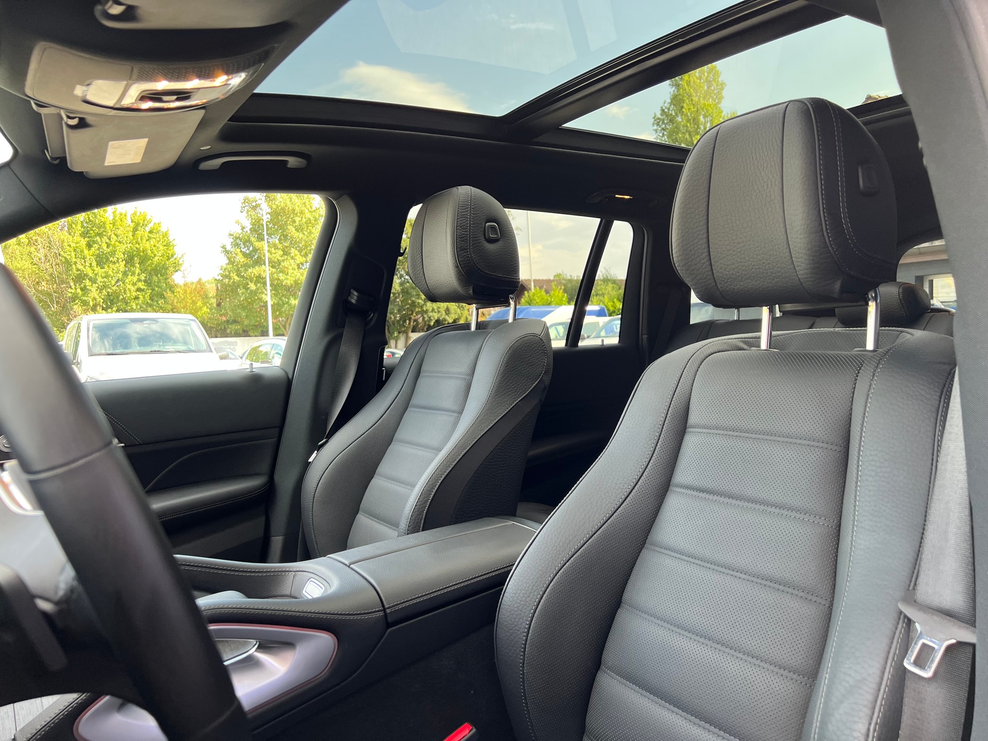 MERCEDES-BENZ GLS 400 d AMG Line 4matic * Neuwagenzustand *-image-9