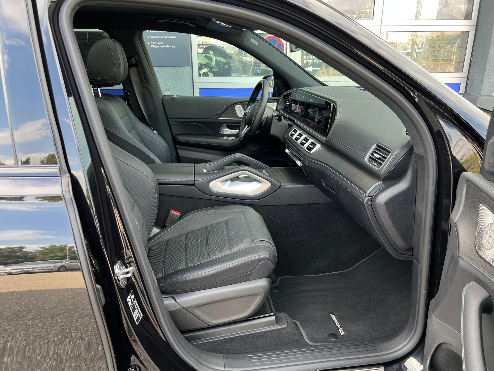 MERCEDES-BENZ GLS 400 d AMG Line 4matic * Neuwagenzustand *-image-13