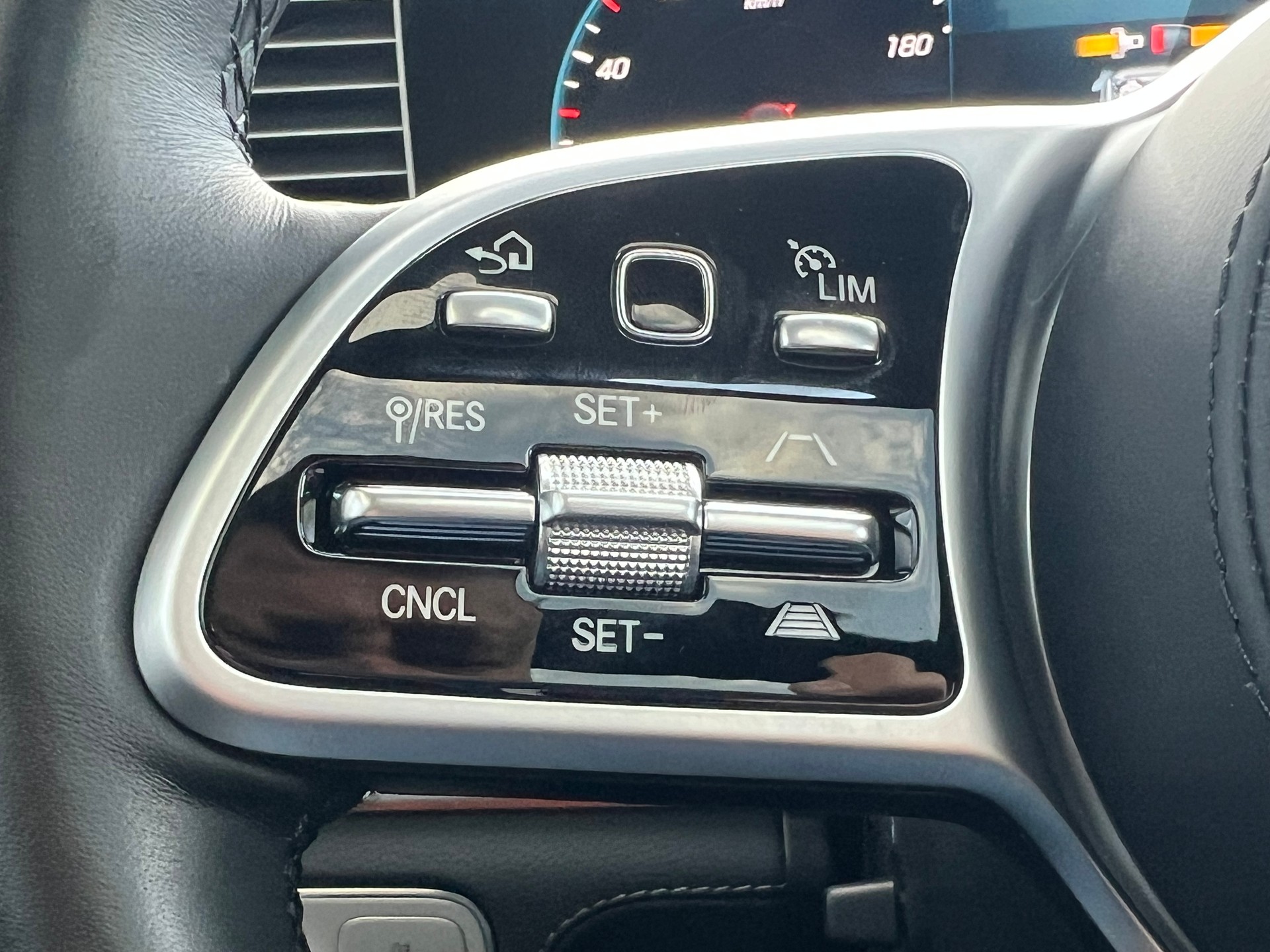 MERCEDES-BENZ GLS 400 d AMG Line 4matic * Neuwagenzustand *-image-31