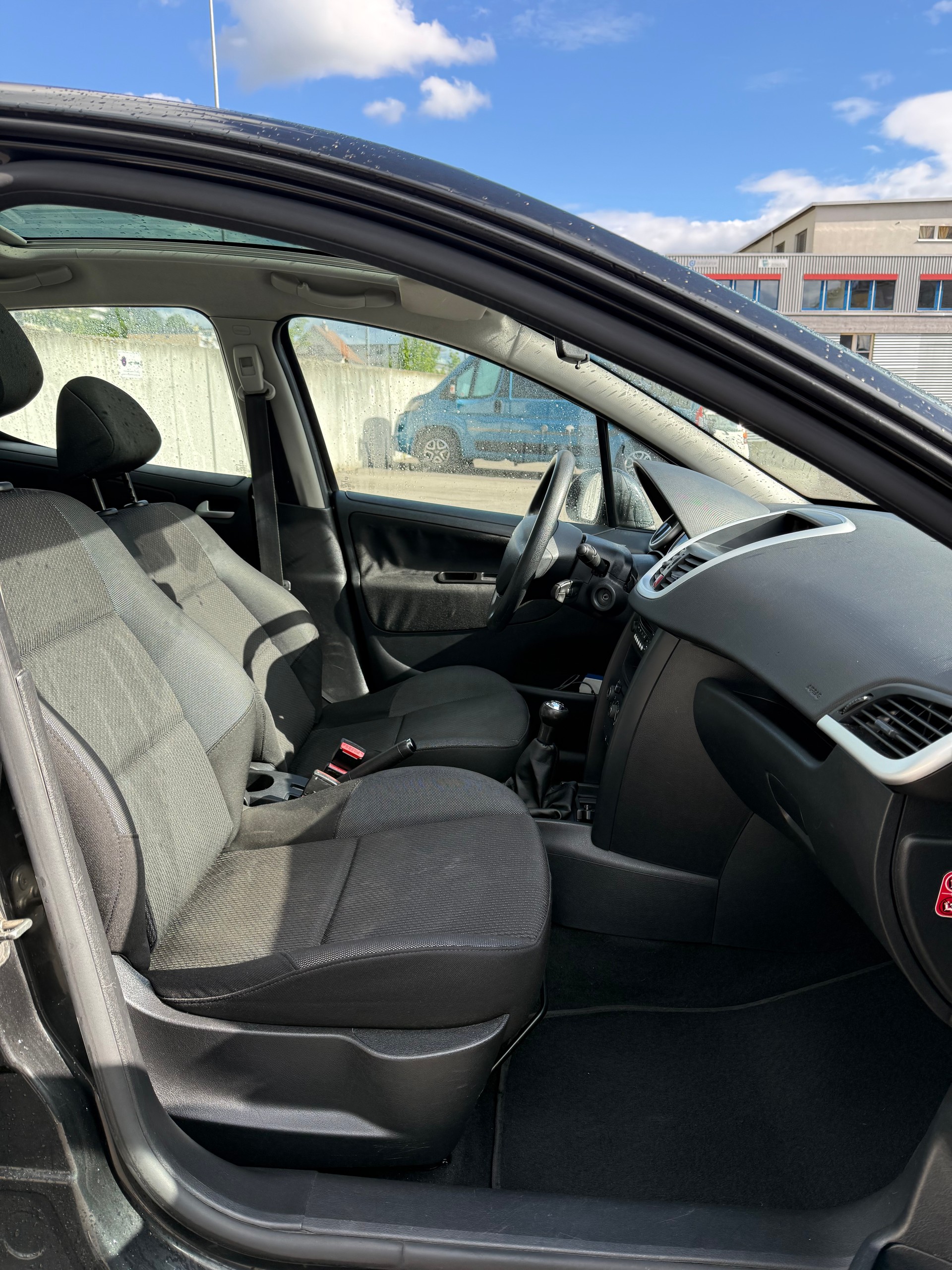 PEUGEOT 1.4 16V 95 Active-image-4
