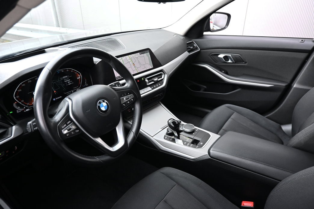 BMW 320d xDrive 48V Touring Steptronic-image-7