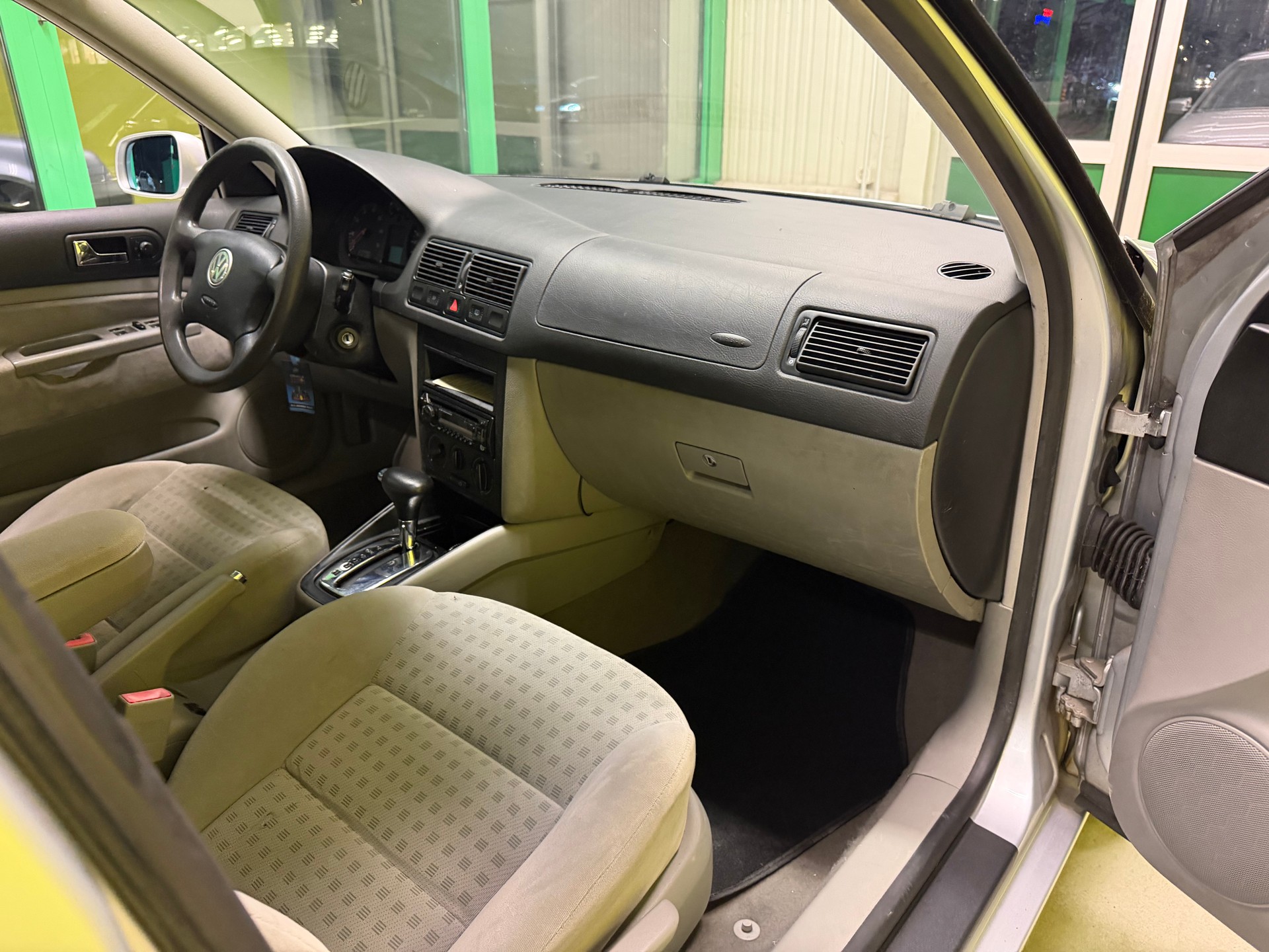 VW Golf 2.0-image-8