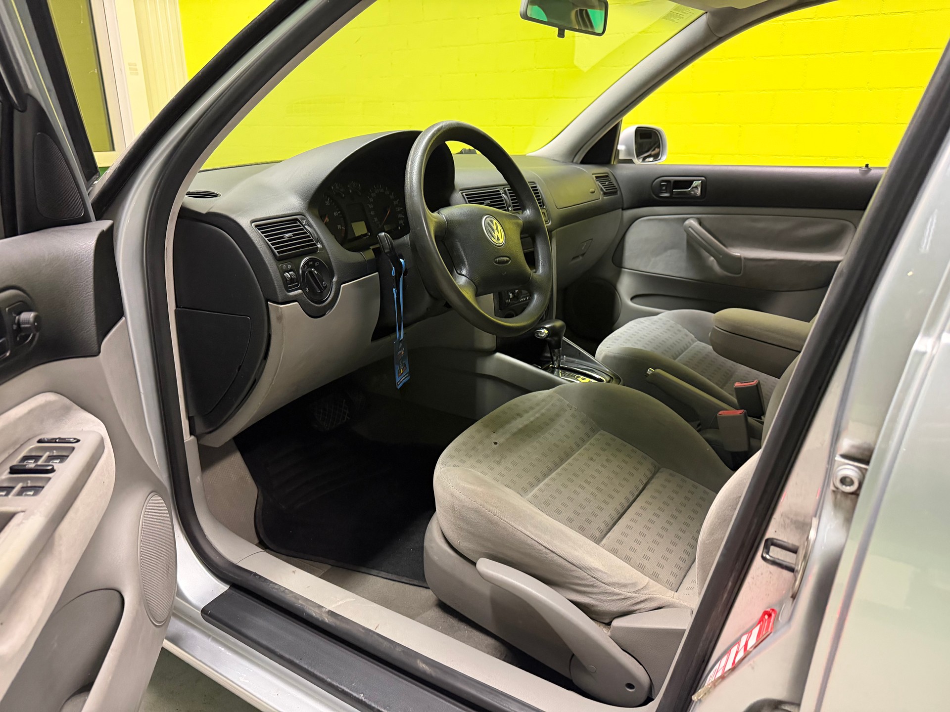 VW Golf 2.0-image-12