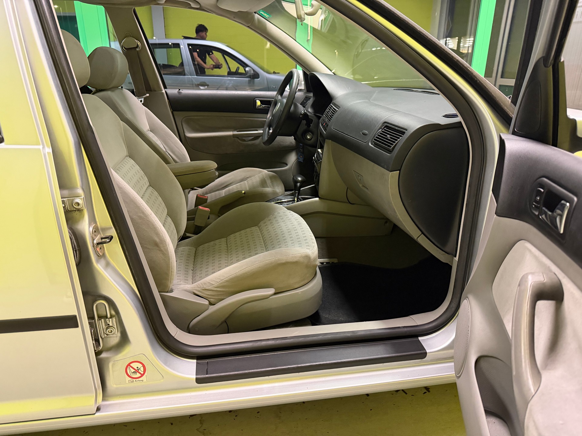 VW Golf 2.0-image-6