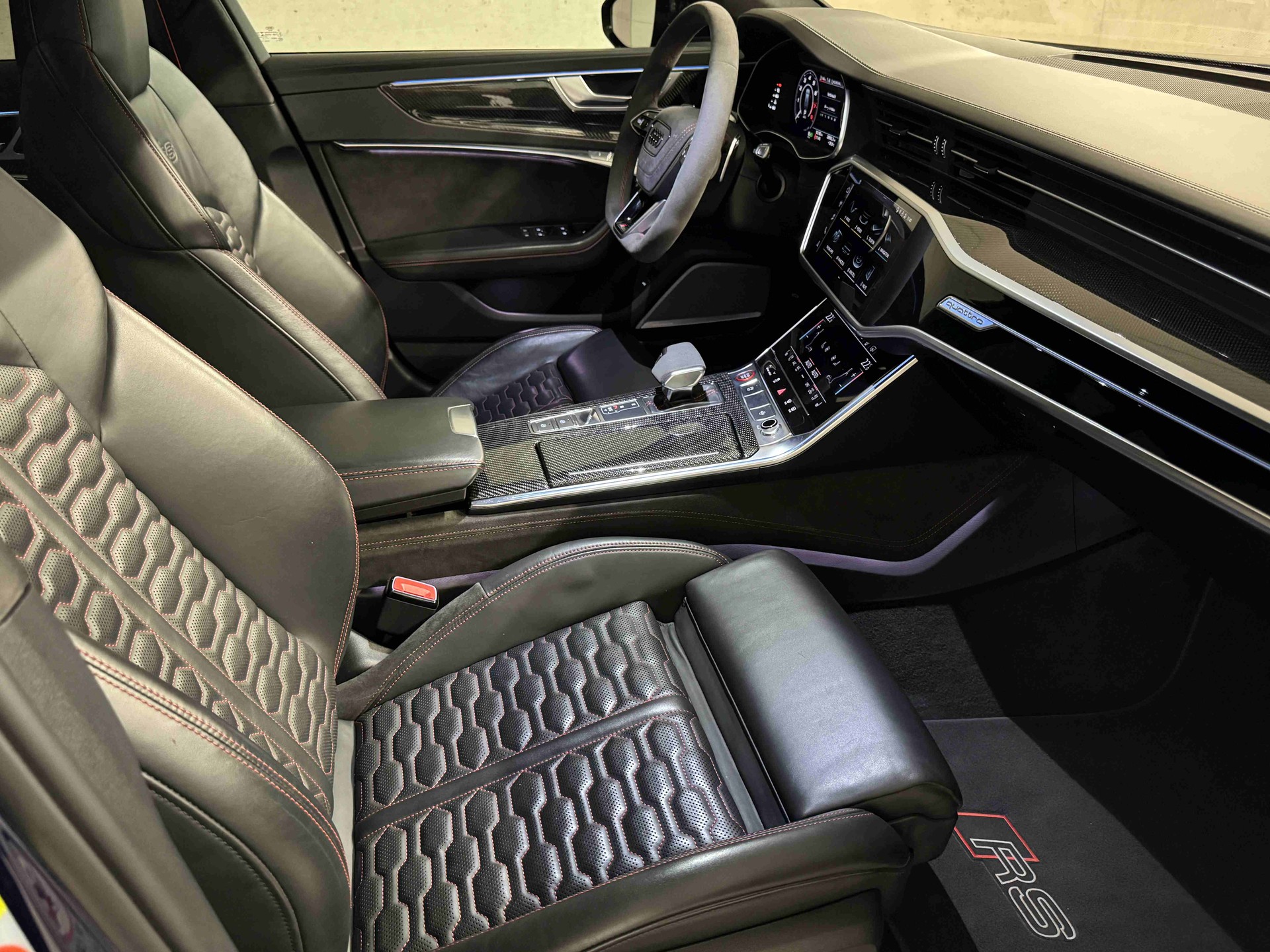 AUDI RS6 Avant 4.0 TFSI V8 quattro-image-12