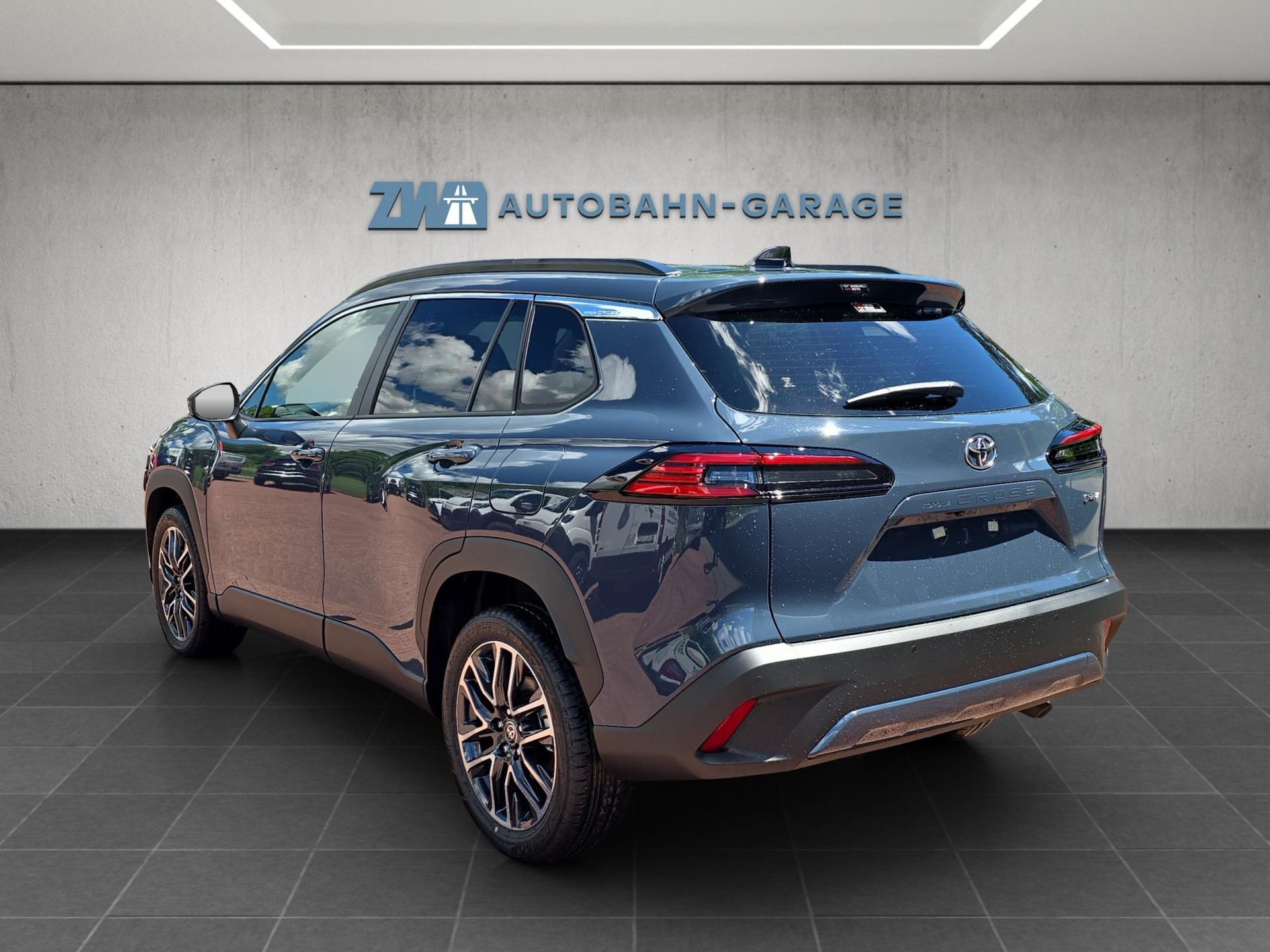 TOYOTA Corolla Cross 2.0 HSD Trend AWD-i-image-2