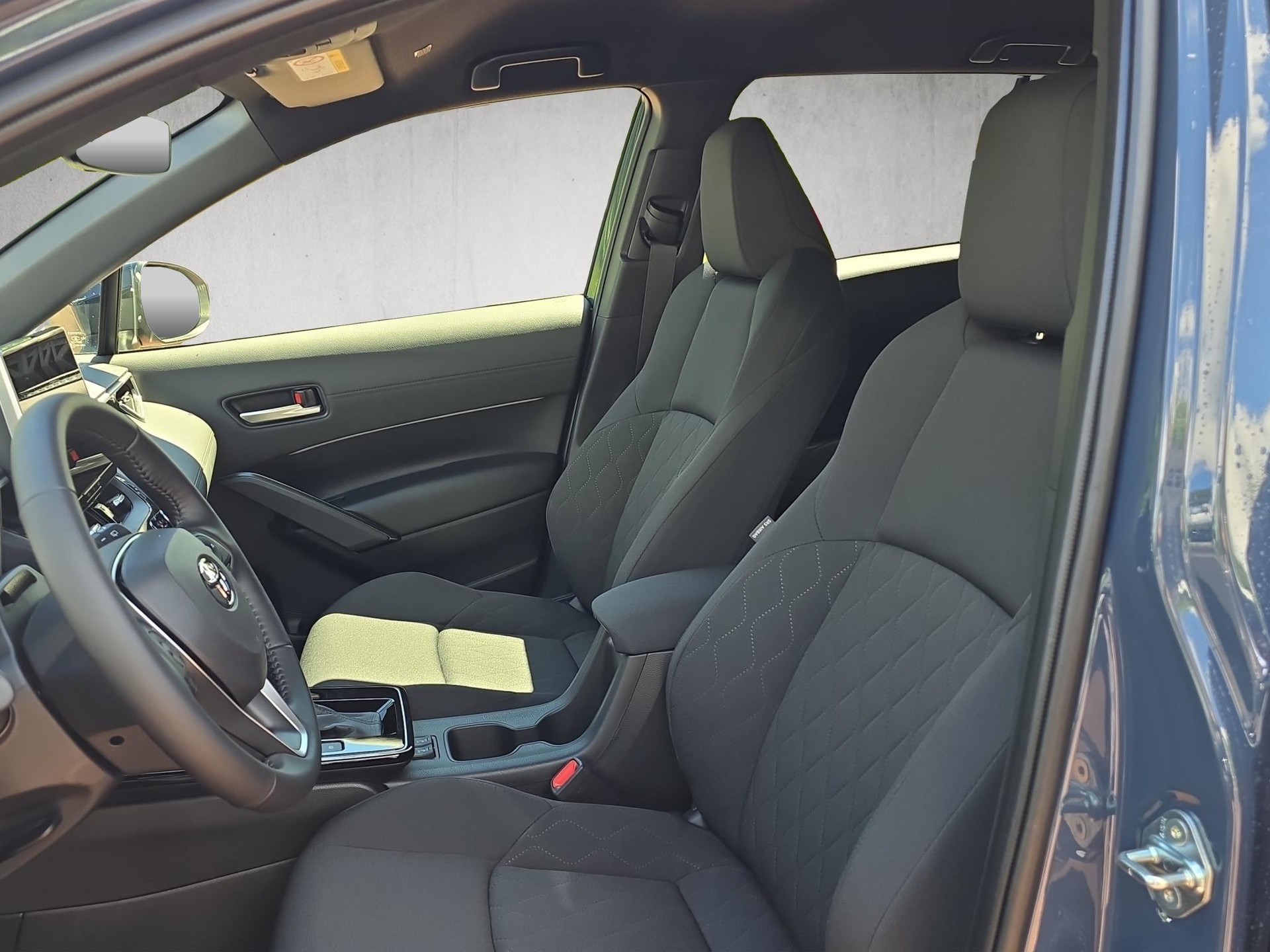 TOYOTA Corolla Cross 2.0 HSD Trend AWD-i-image-9