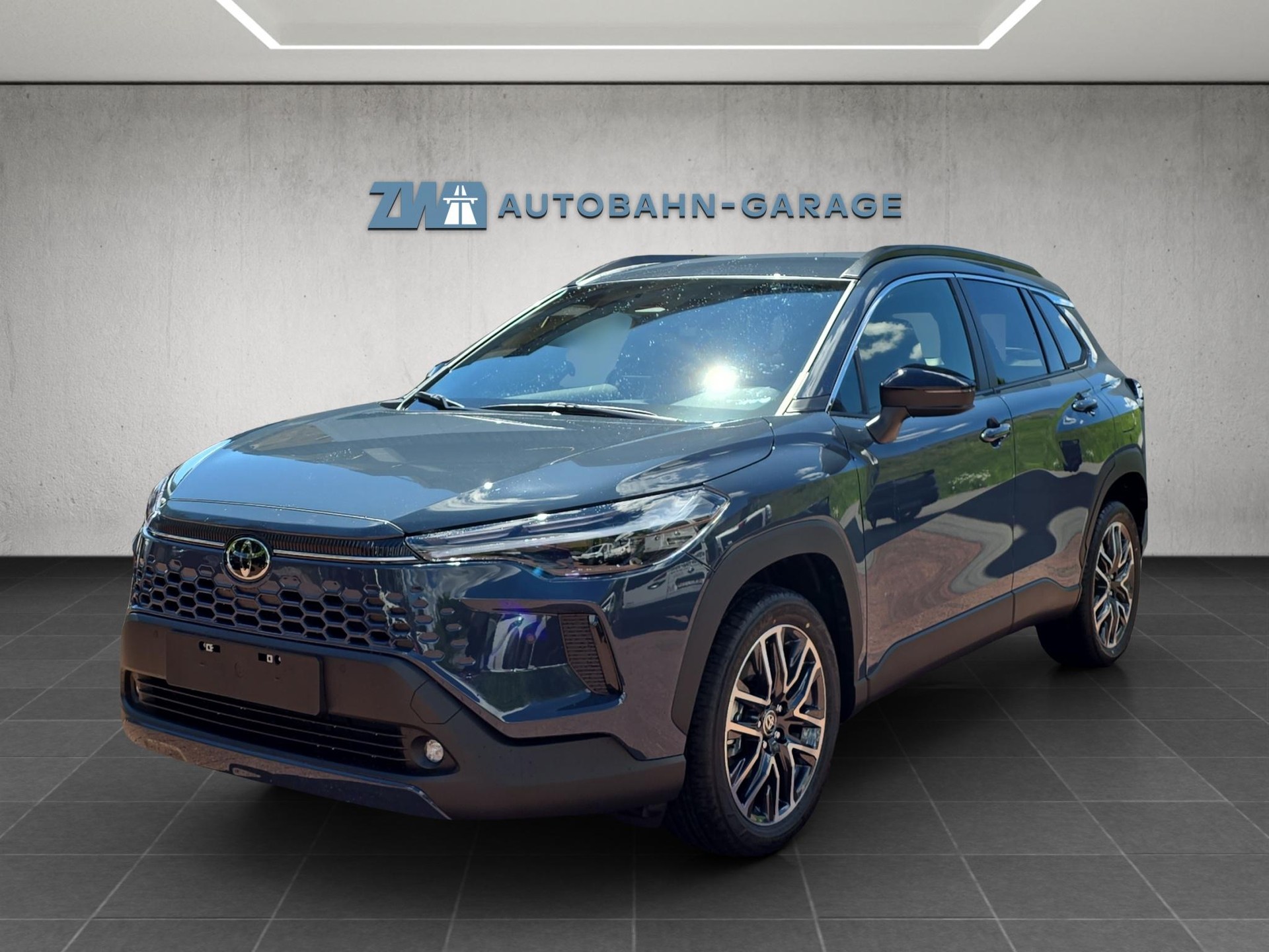 TOYOTA Corolla Cross 2.0 HSD Trend AWD-i-image-0