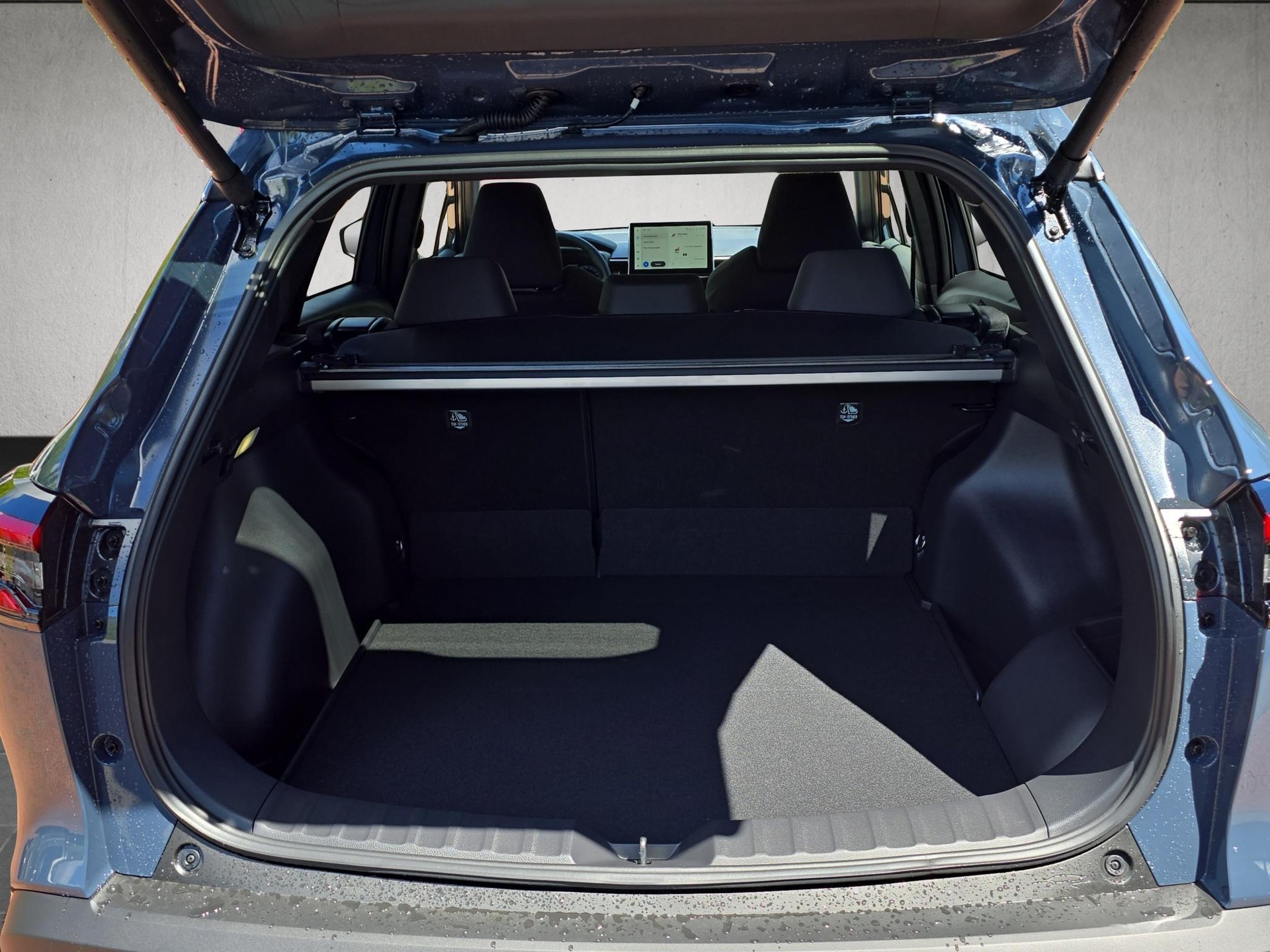 TOYOTA Corolla Cross 2.0 HSD Trend AWD-i-image-12