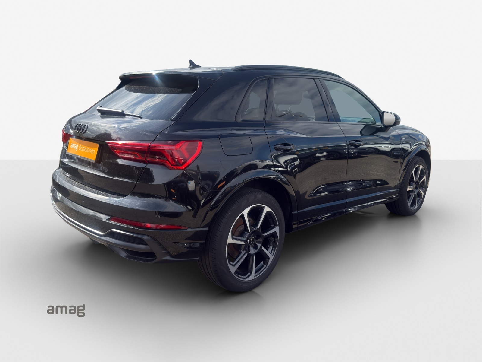 AUDI Q3 35 TFSI S line Attraction S-tronic-image-4