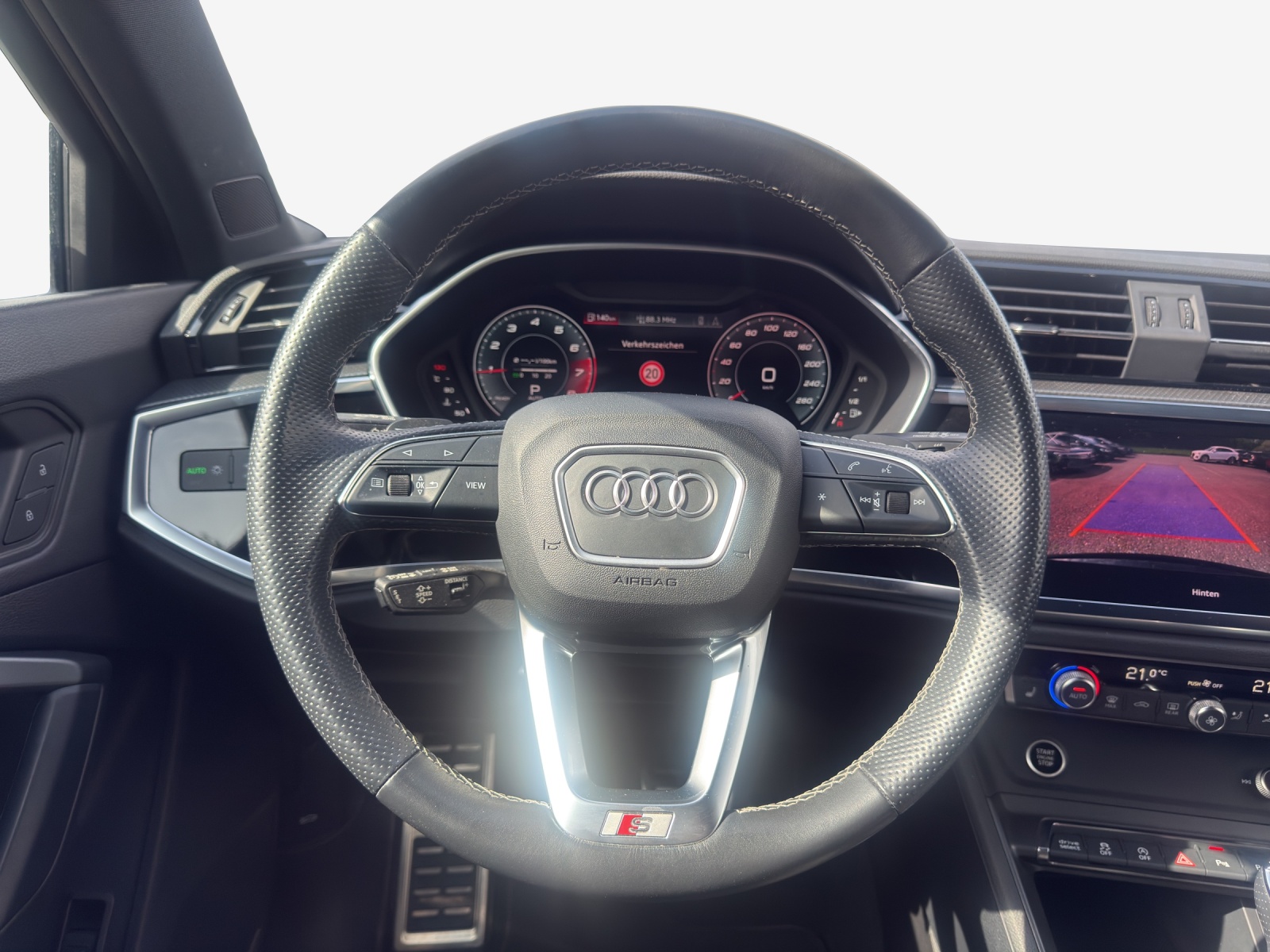 AUDI Q3 35 TFSI S line Attraction S-tronic-image-9