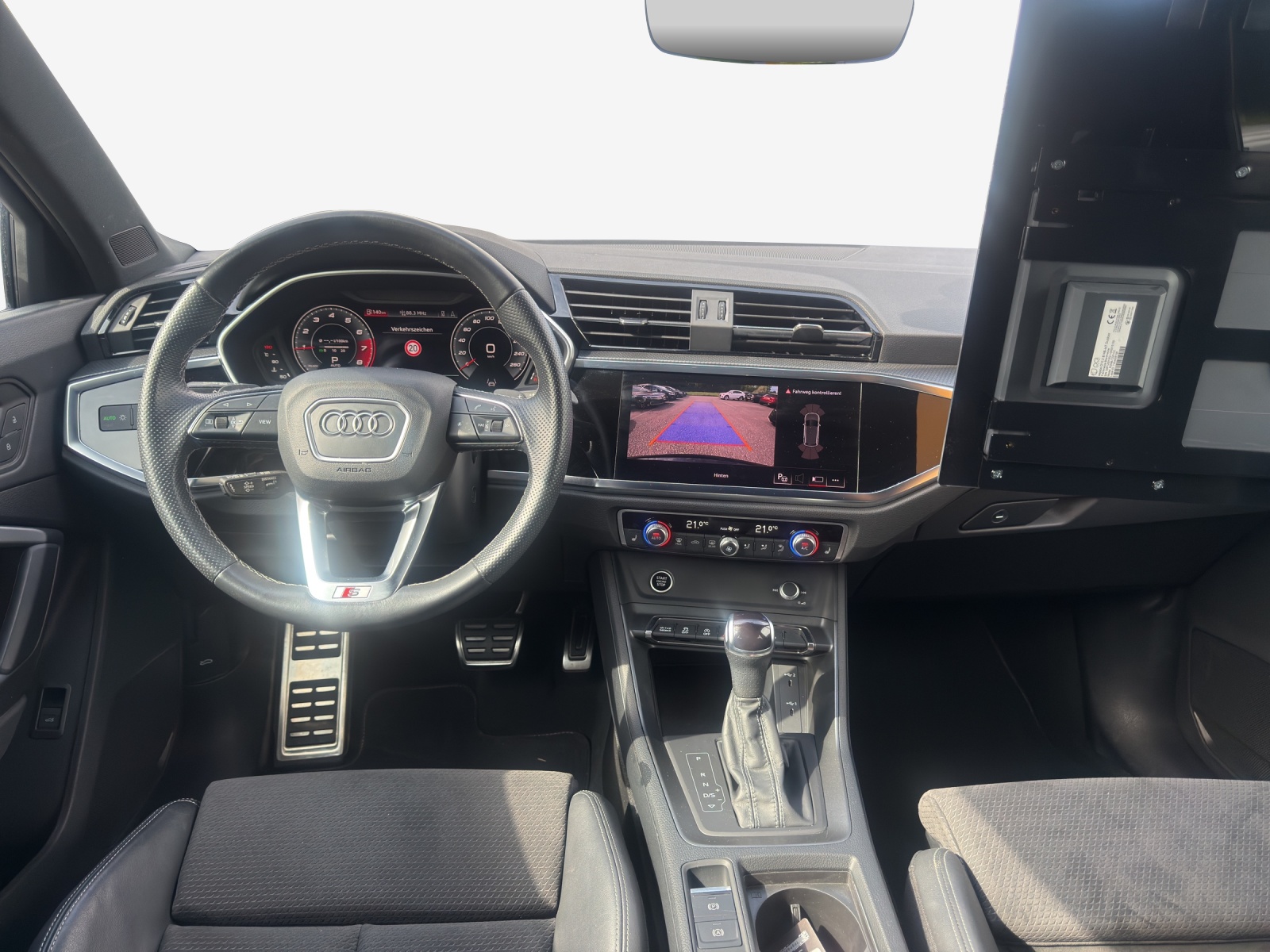 AUDI Q3 35 TFSI S line Attraction S-tronic-image-8