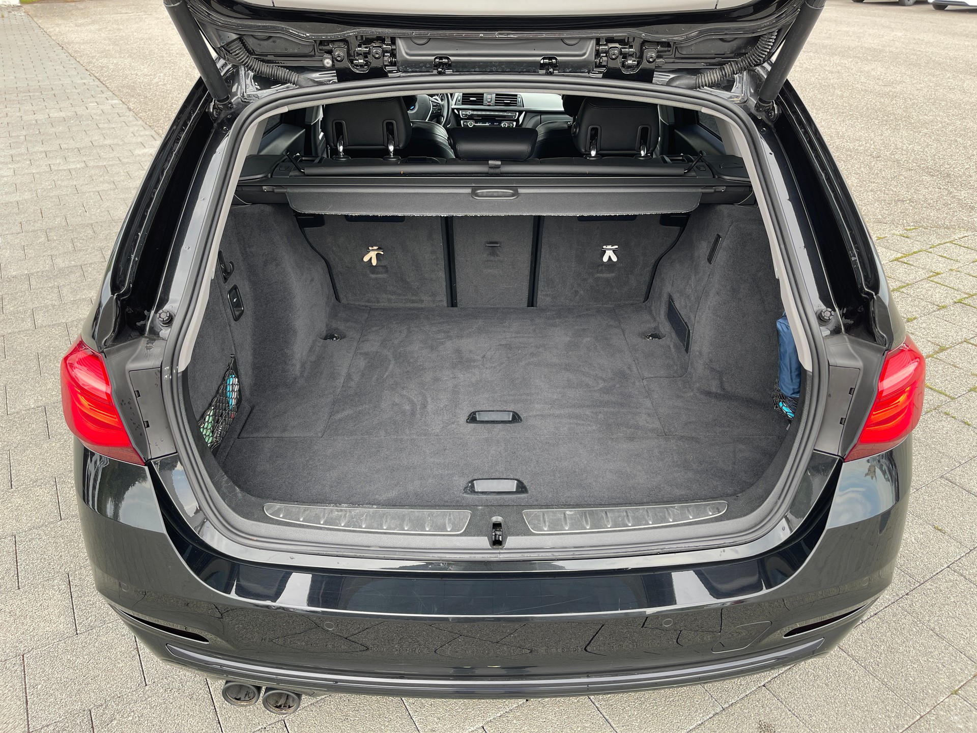 BMW 320d xDrive Touring Steptronic-image-14