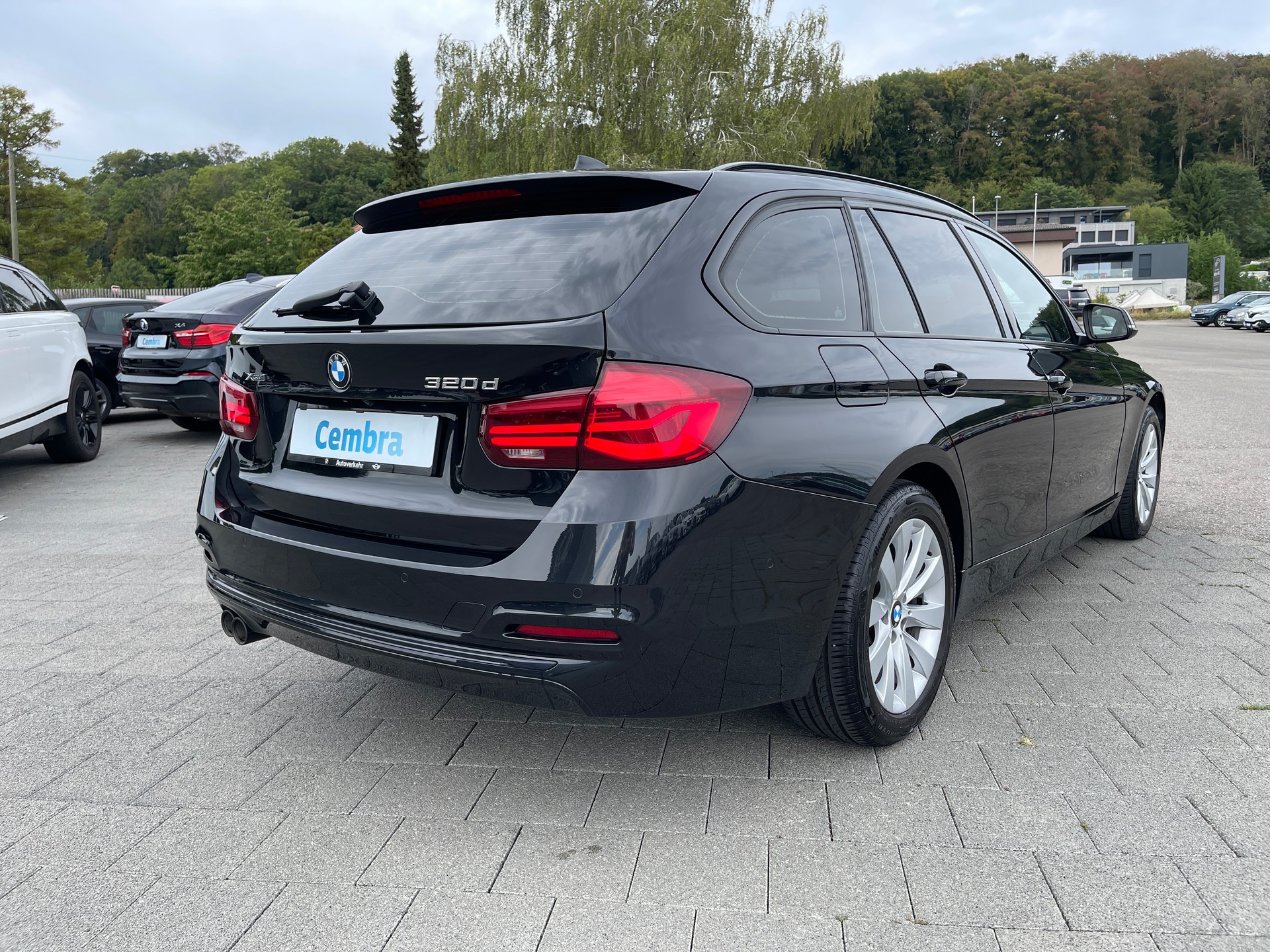 BMW 320d xDrive Touring Steptronic-image-3