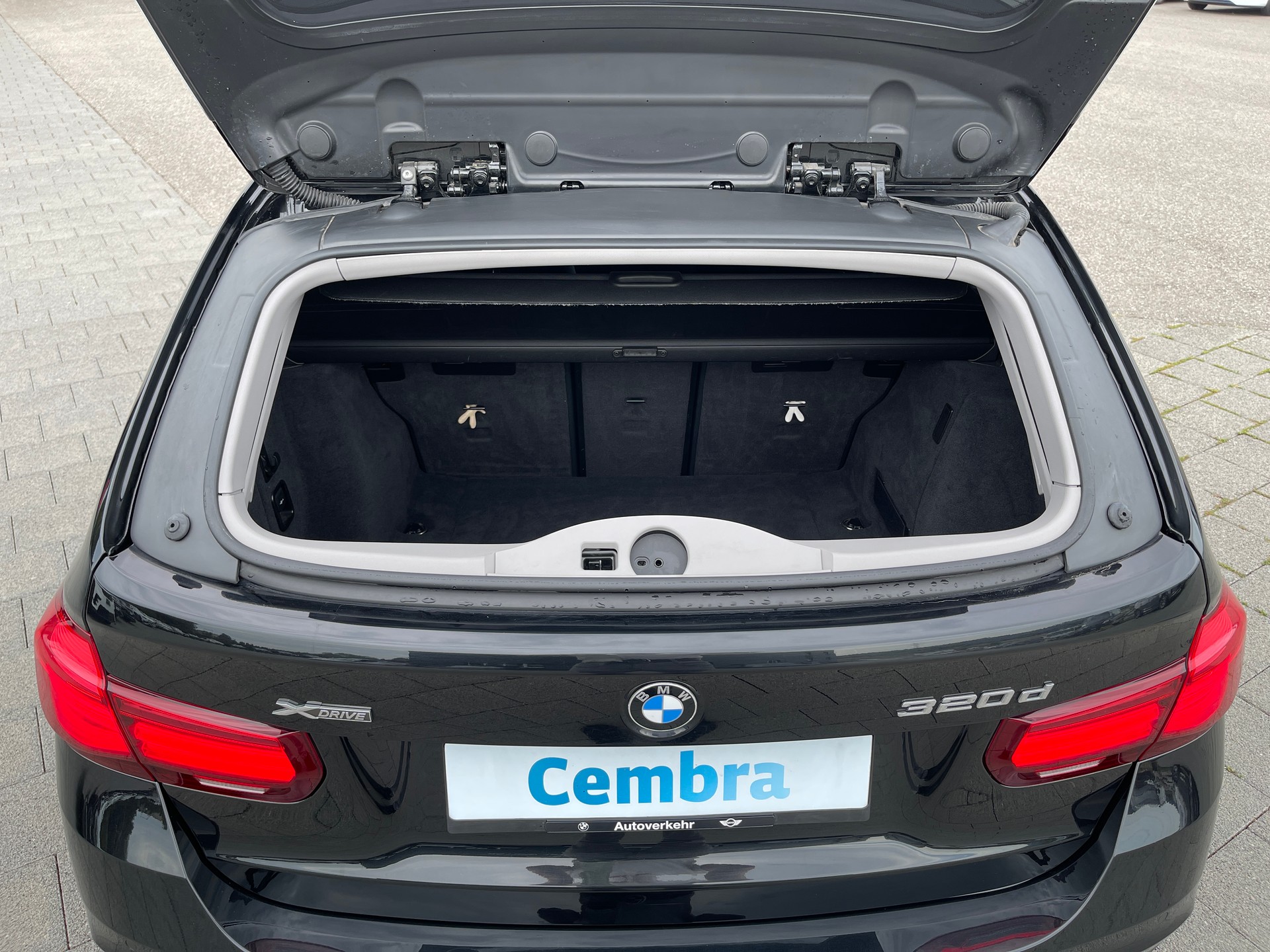 BMW 320d xDrive Touring Steptronic-image-15