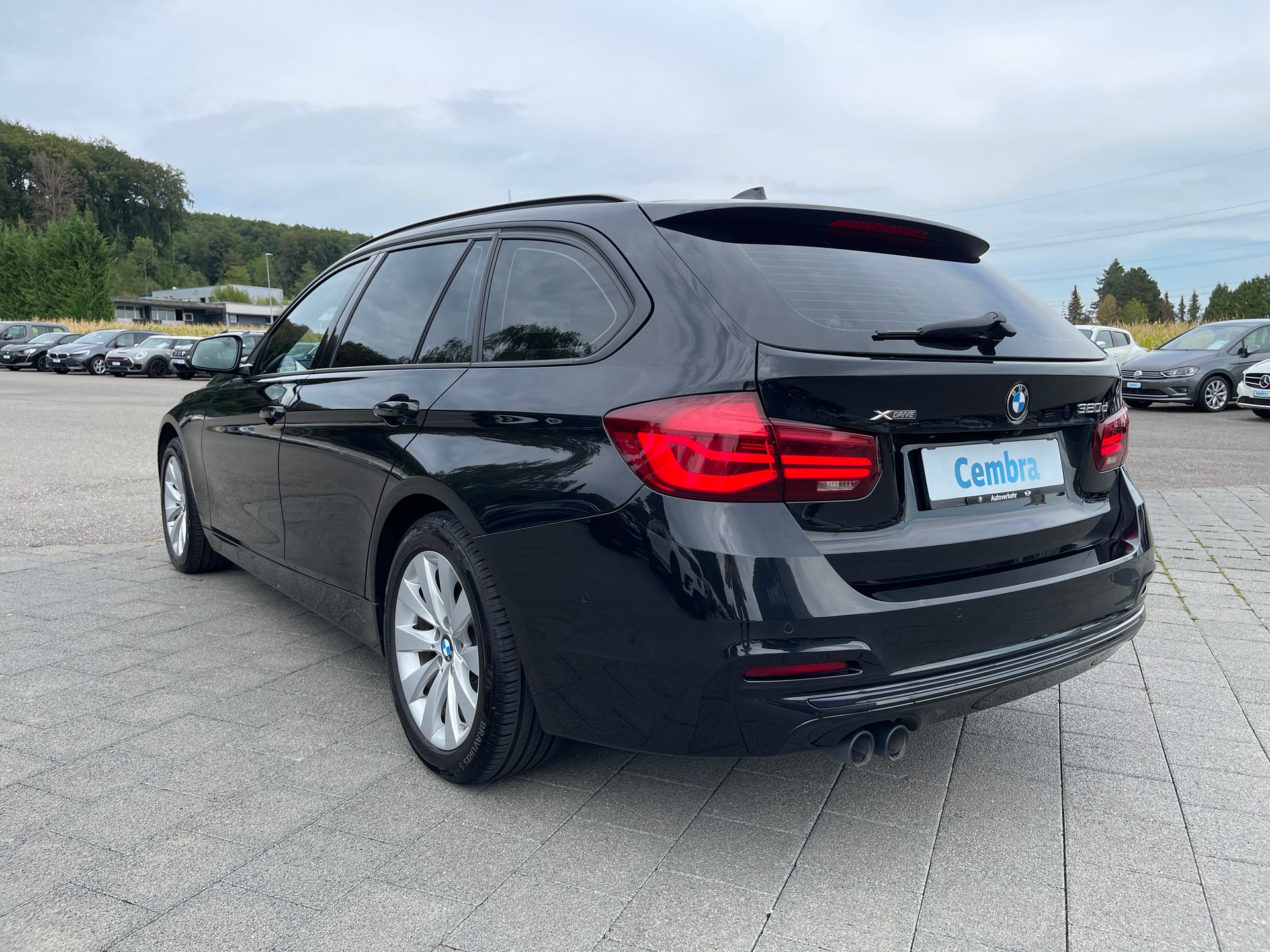 BMW 320d xDrive Touring Steptronic-image-2