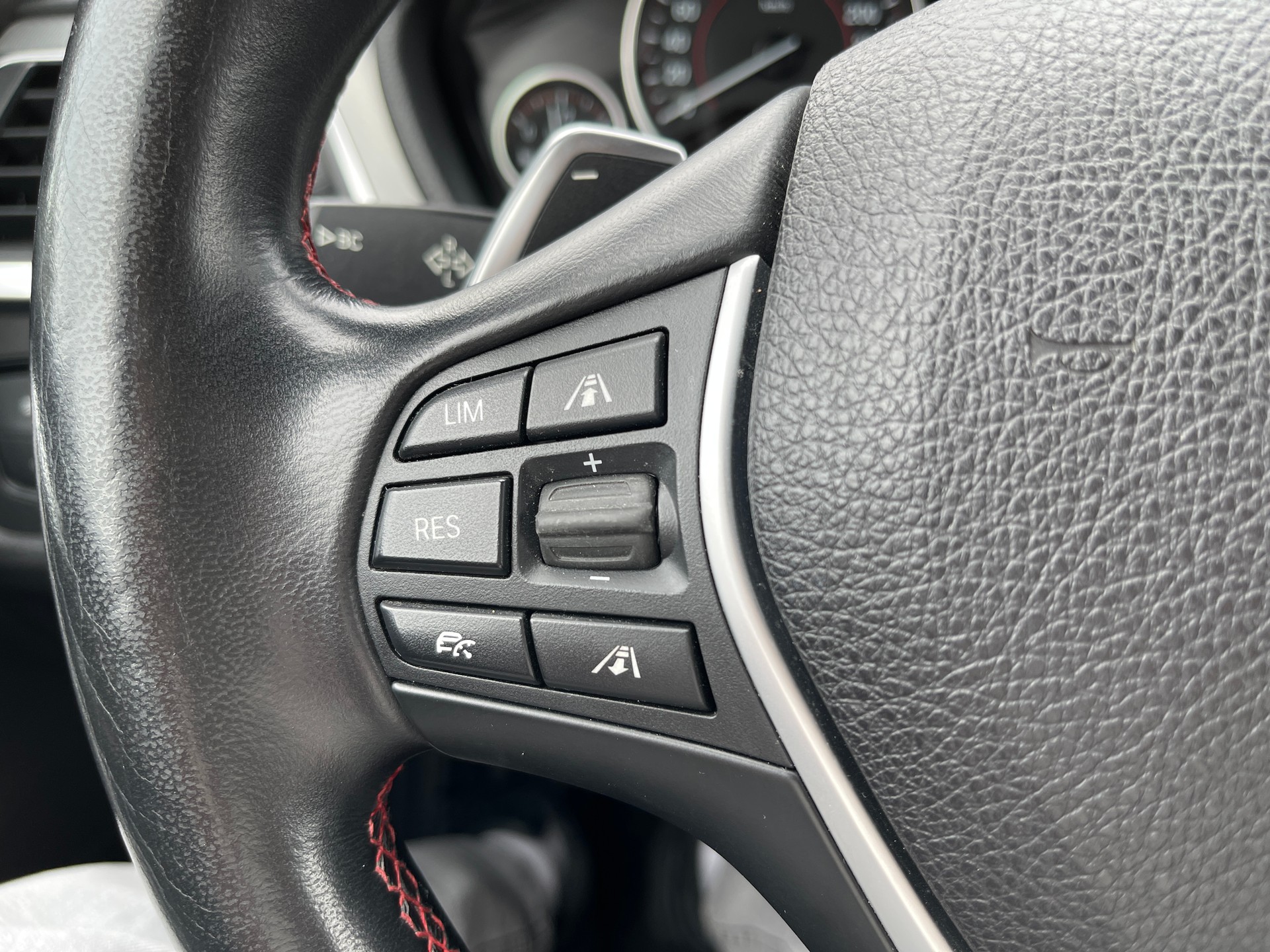 BMW 320d xDrive Touring Steptronic-image-9