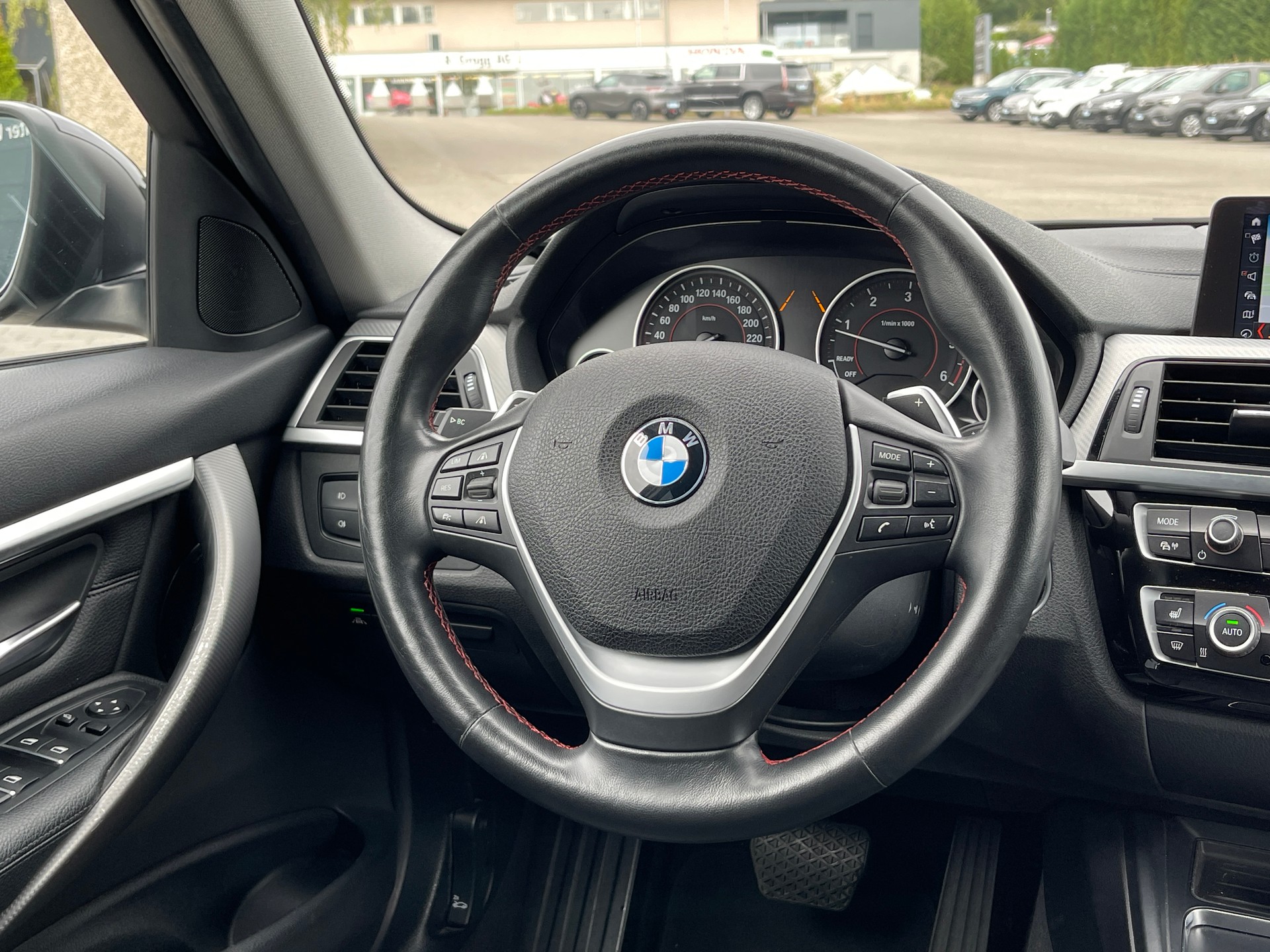 BMW 320d xDrive Touring Steptronic-image-8