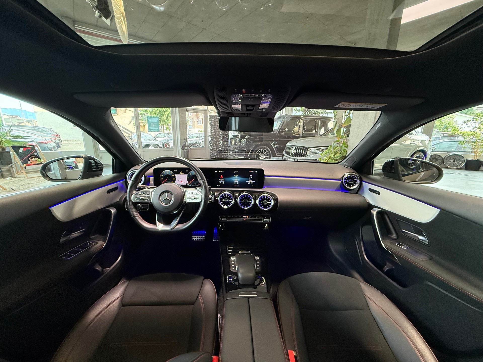 MERCEDES-BENZ A 180 d AMG Line 8G-DCT-image-14